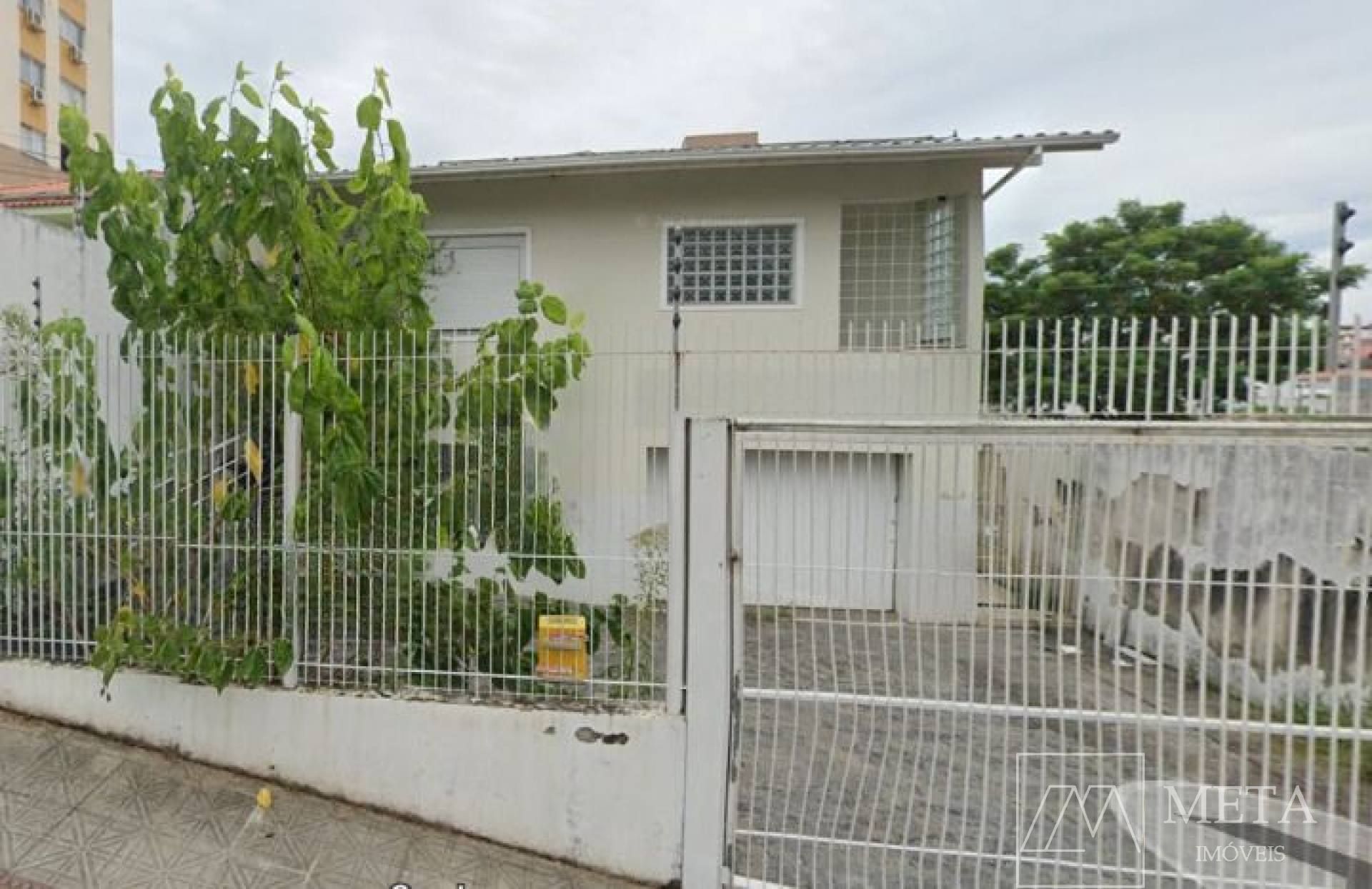 Ampla Casa com 04 quartos em Capoeiras - Florianópolis