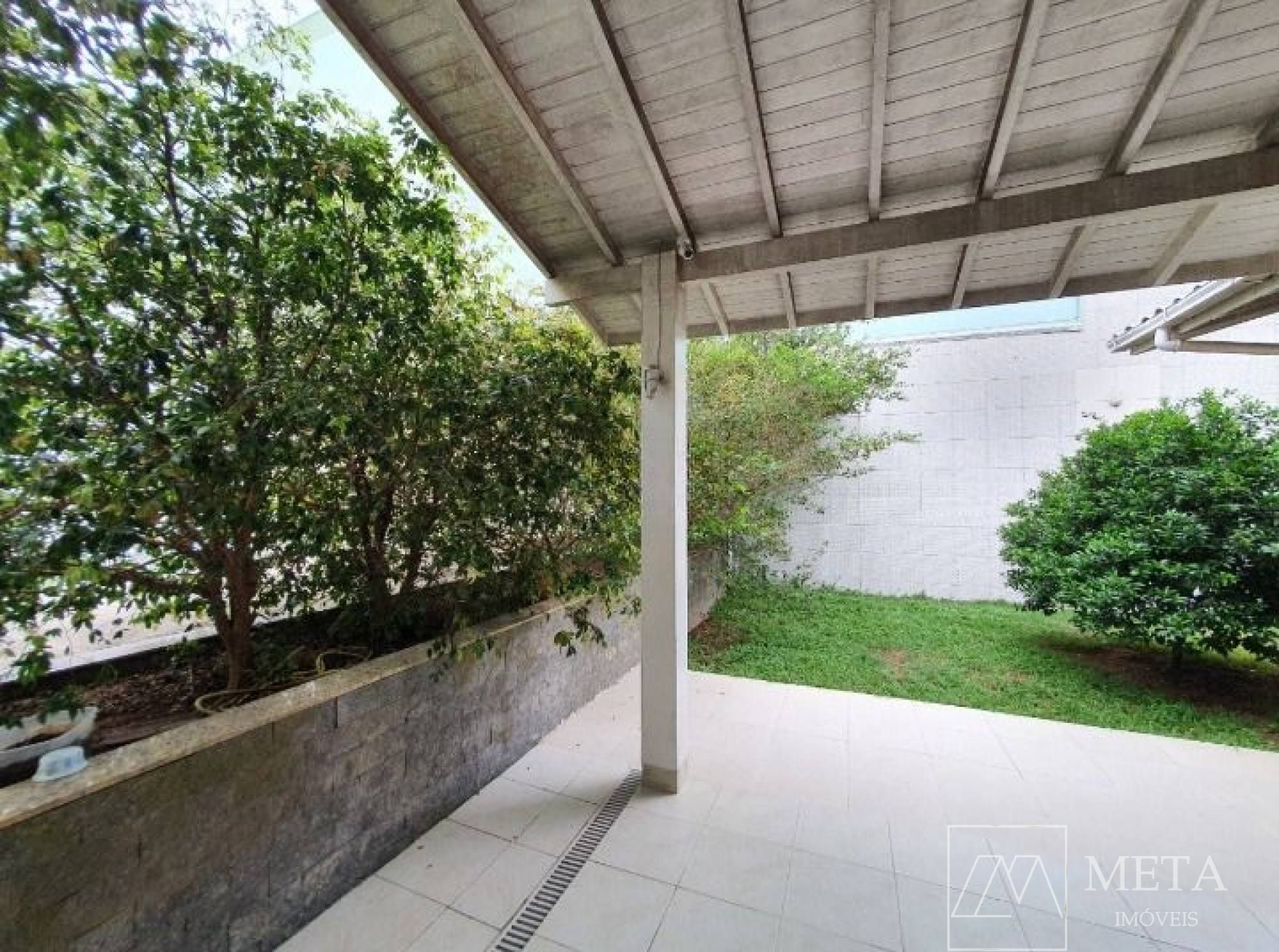 Ampla Casa com 04 quartos em Capoeiras - Florianópolis