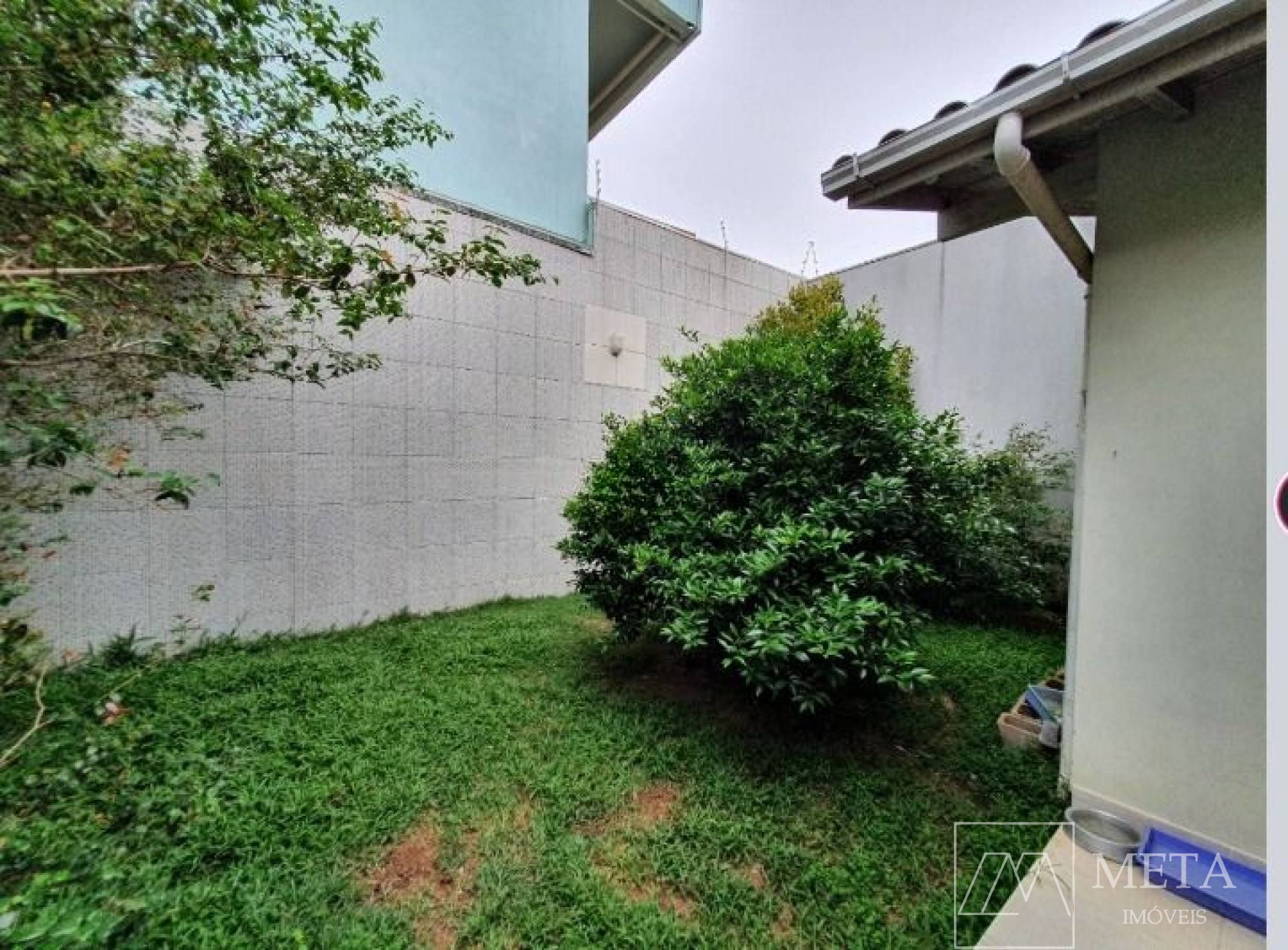 Ampla Casa com 04 quartos em Capoeiras - Florianópolis