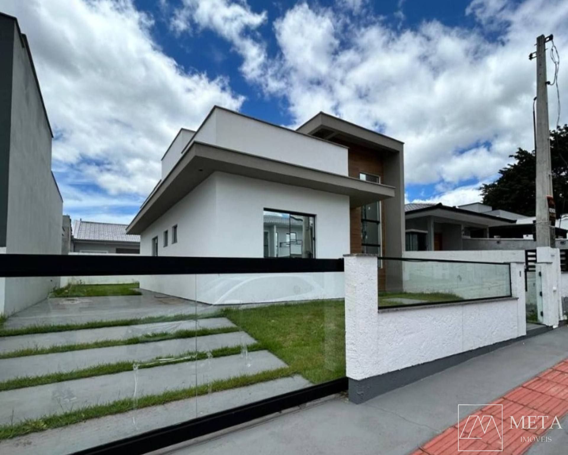 Casa de 3 dormitórios com 1 suíte na Bela Vista - Palhoça/SC