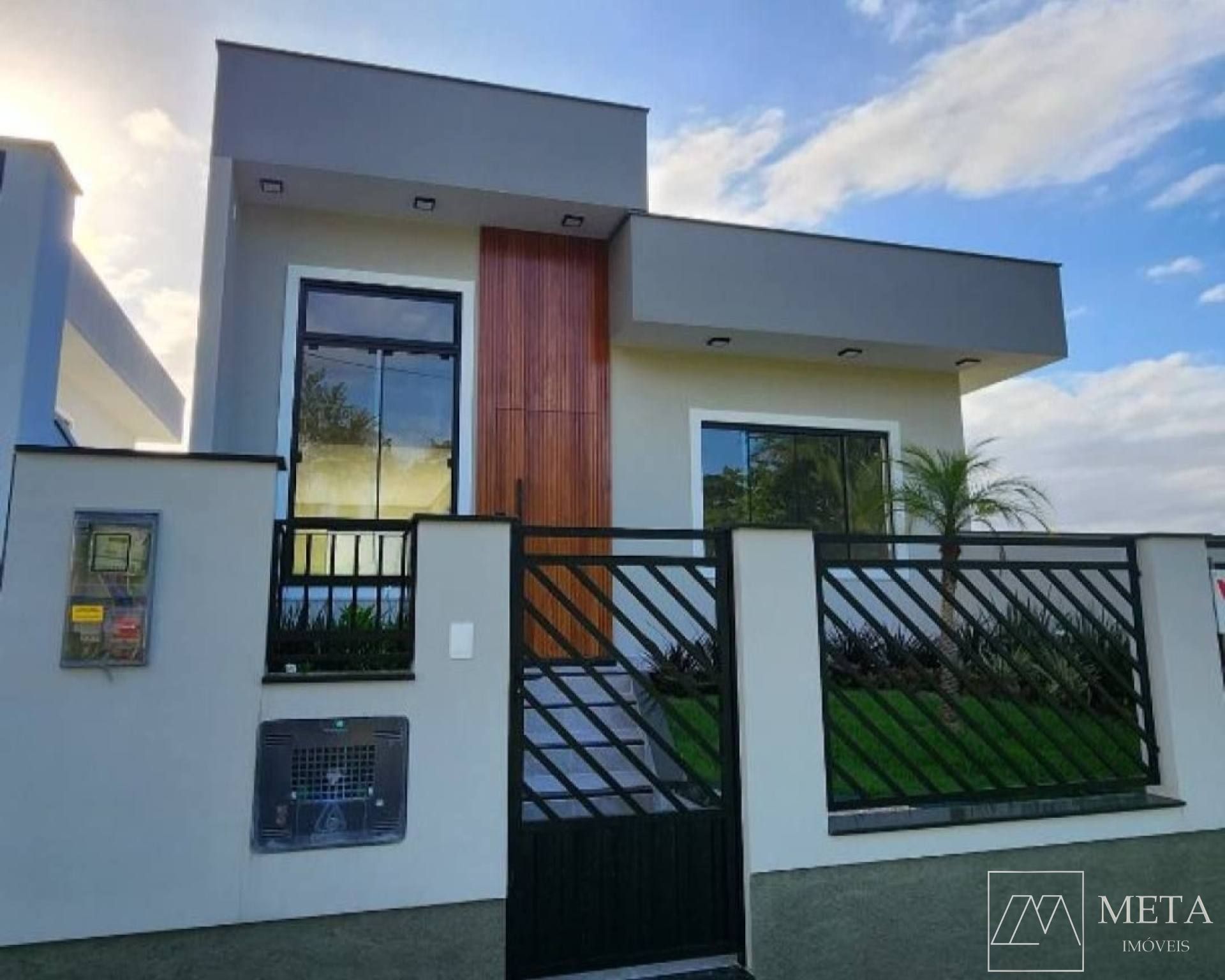 Casa com 4 dormitórios (1 suíte) em Forquilhas - São José/SC