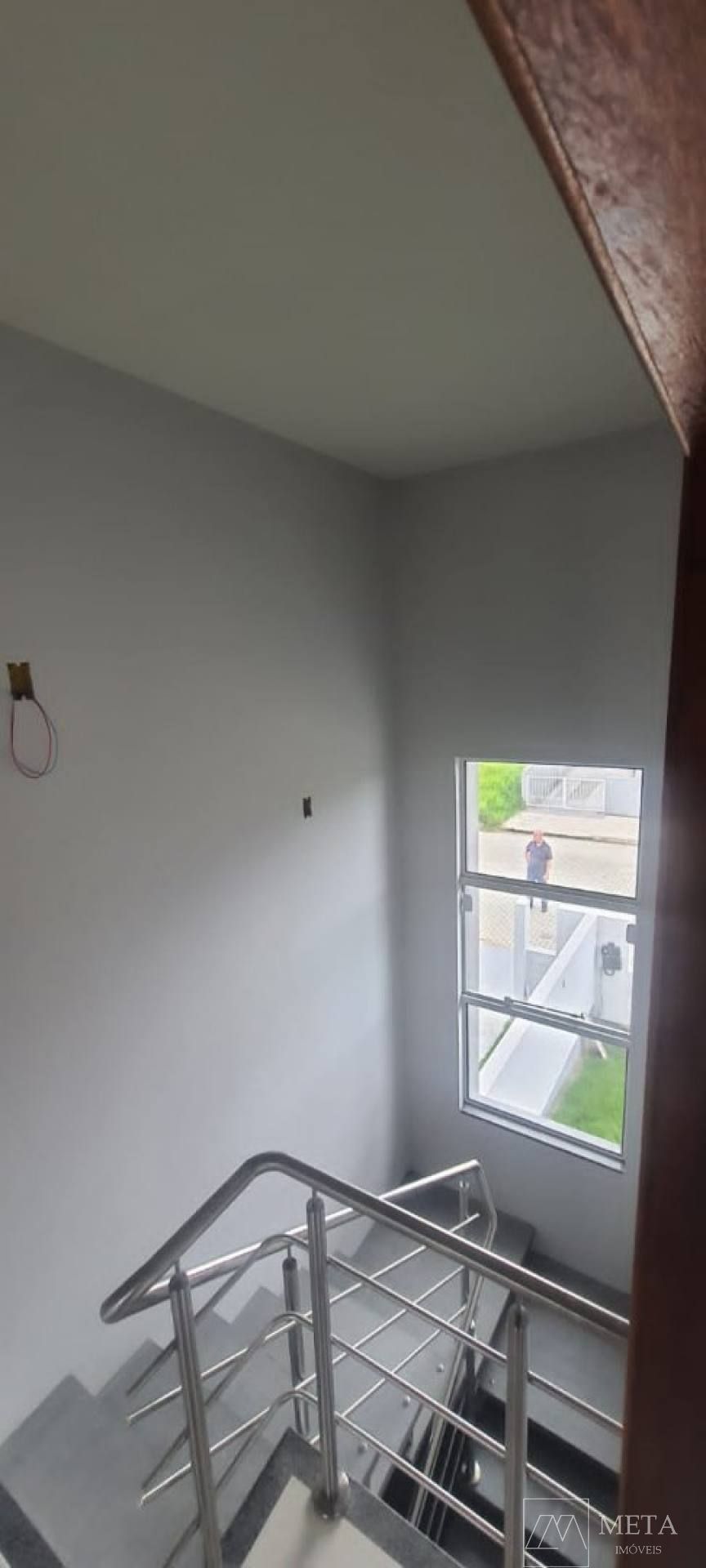 Sobrado de 2 dormitórios em Forquilhas - São José