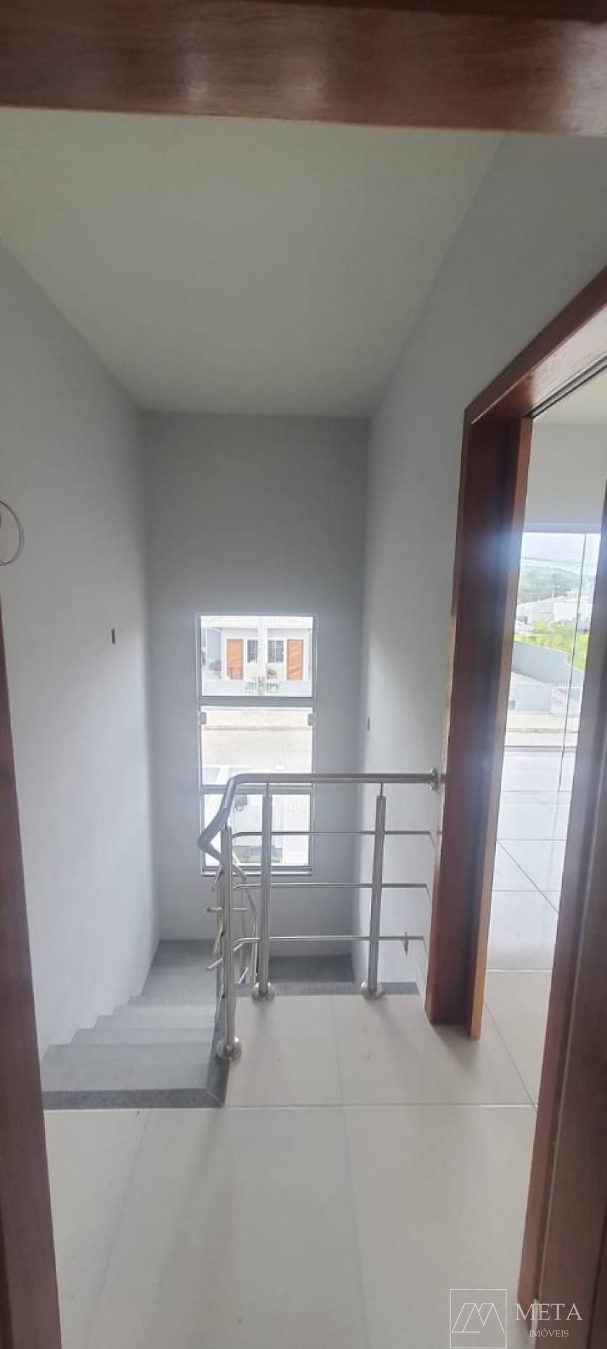 Sobrado de 2 dormitórios em Forquilhas - São José