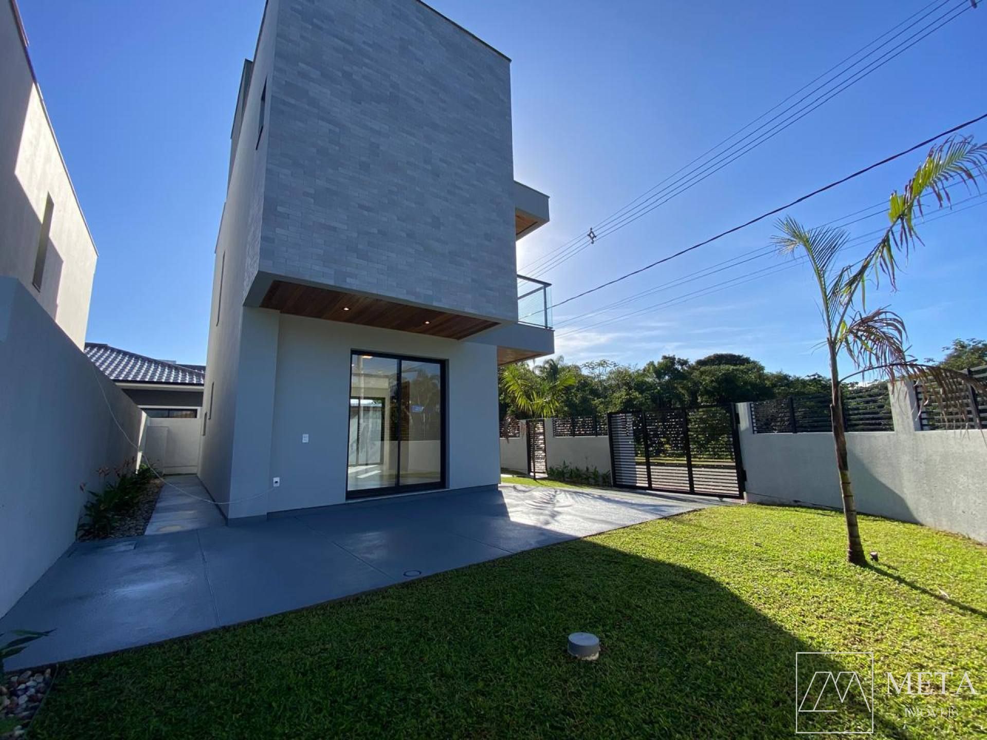 Sobrado de 3 dormitórios (1 suíte) em Forquilhas - São José/SC