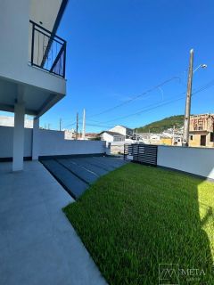 Sobrado no bairro Forquilhas em São José