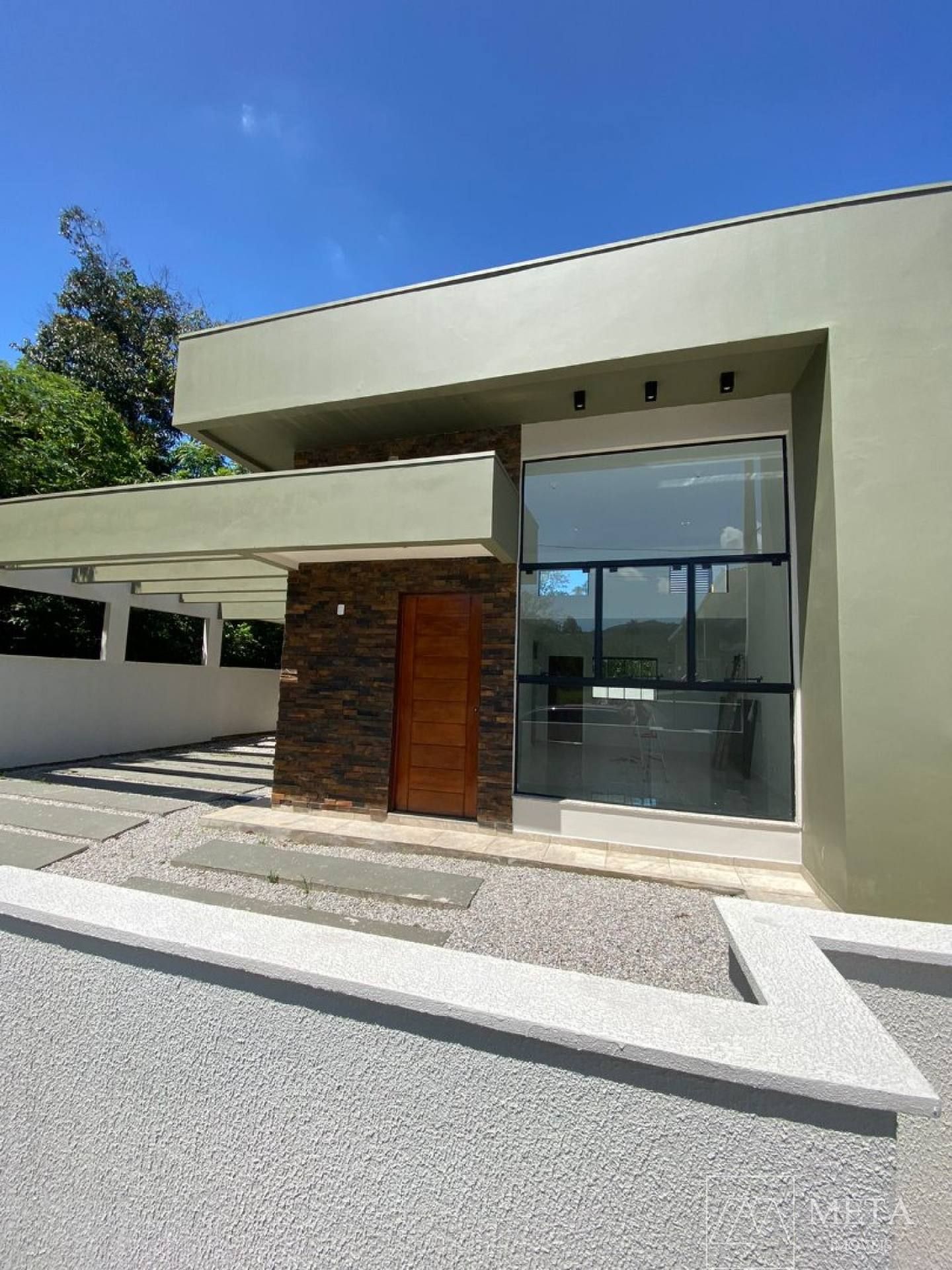 Casa de alto padrão com 3 dormitórios (1 suite) em Forquilhas - São José/SC