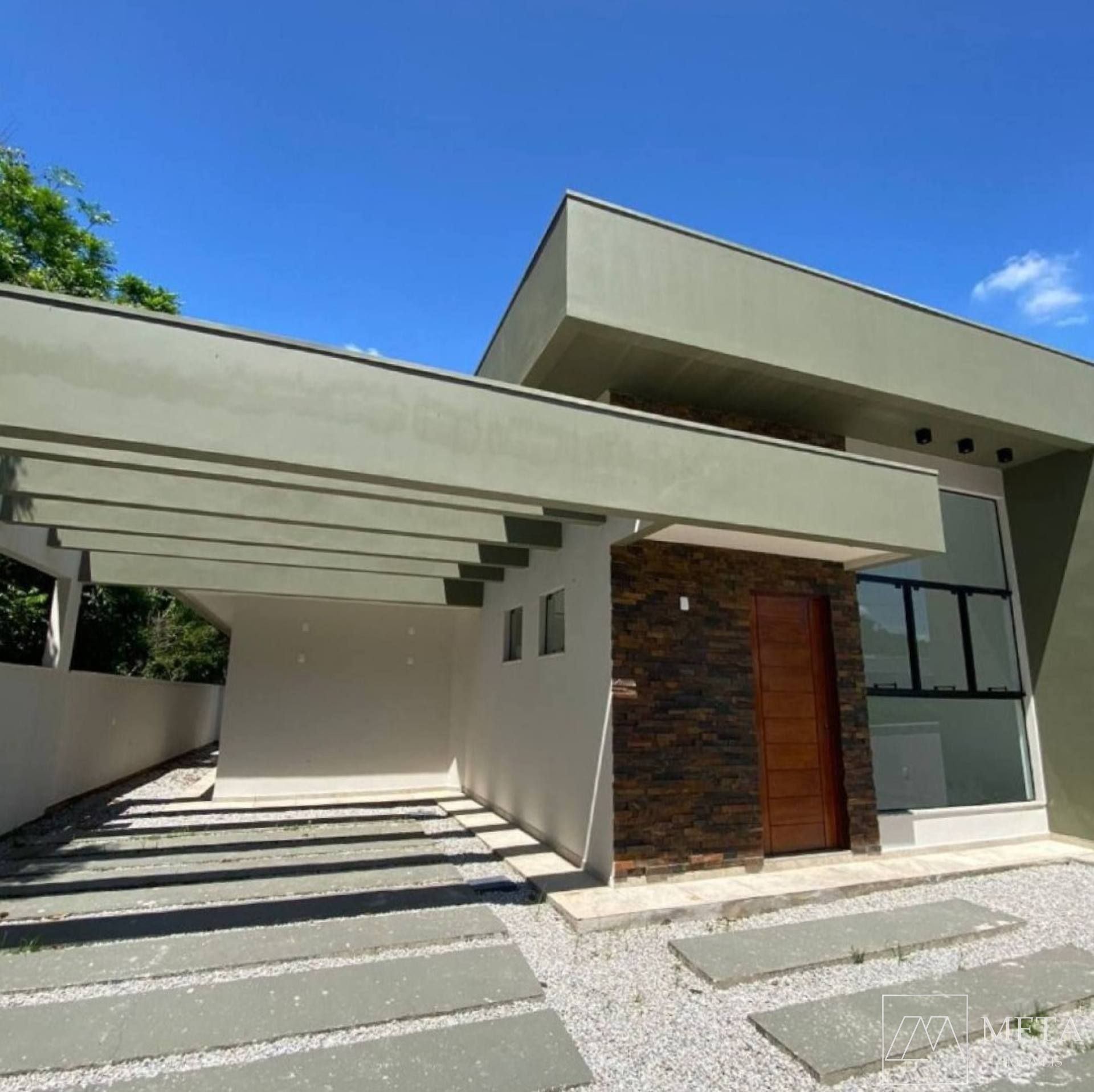 Casa de alto padrão com 3 dormitórios (1 suite) em Forquilhas - São José/SC