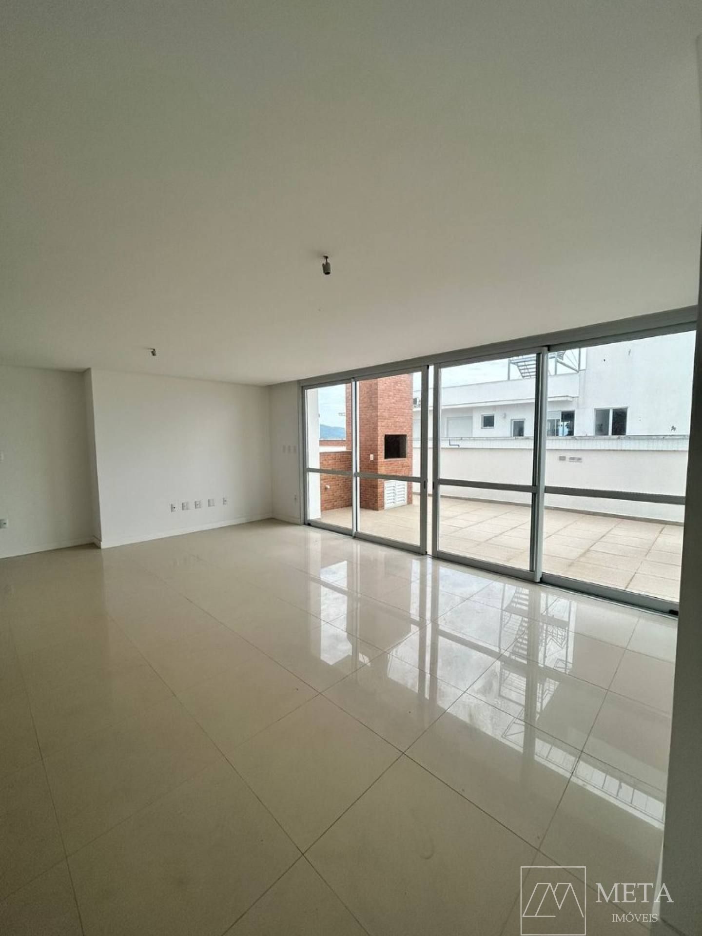 Cobertura Nova com 3 suítes no Centro de Palhoça - SC