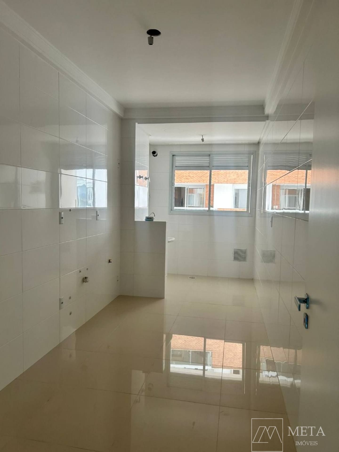 Apartamento com 2 dormitórios (1 suíte) no Centro da Palhoça/SC