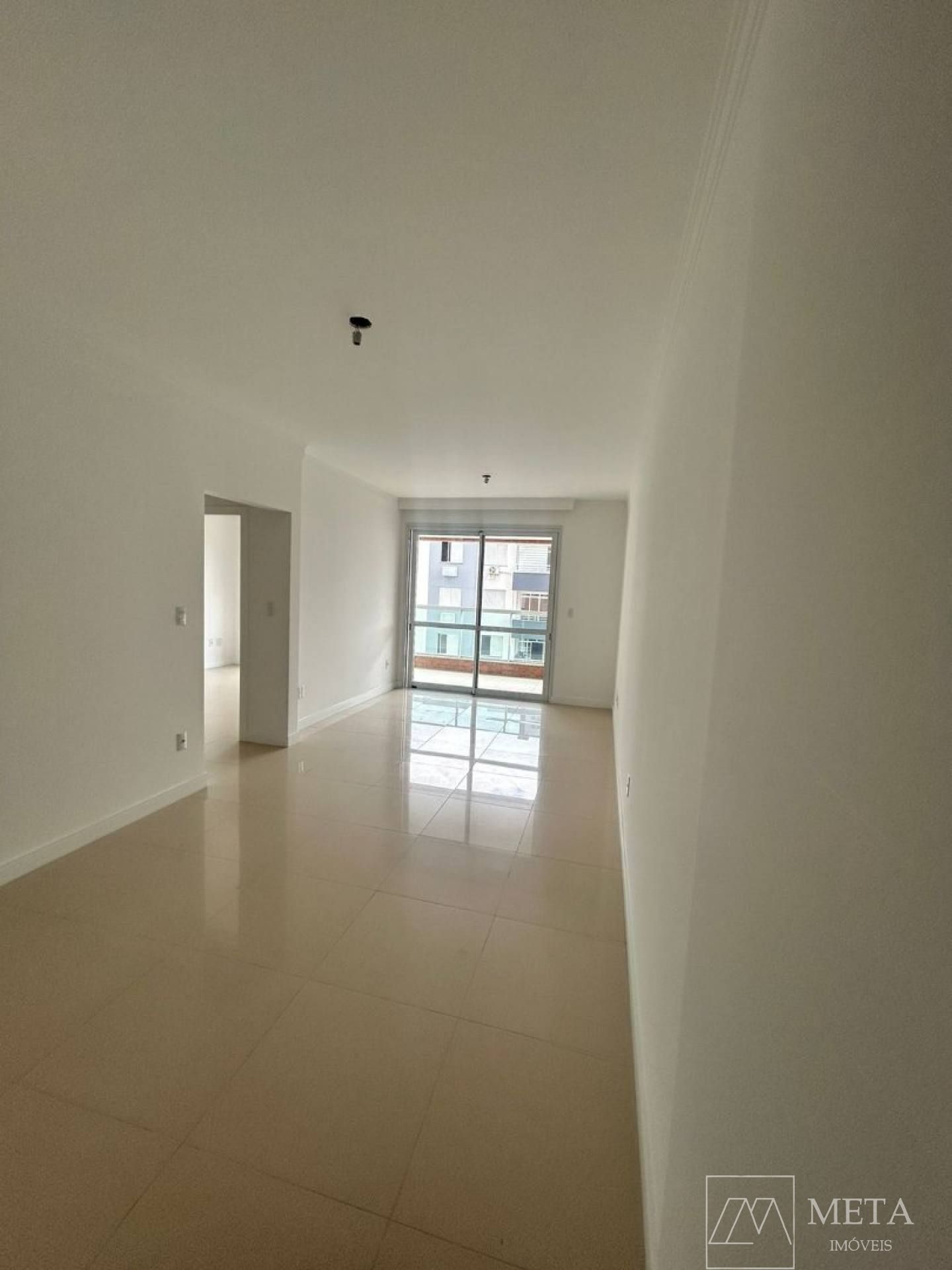 Apartamento com 2 dormitórios (1 suíte) no Centro da Palhoça/SC