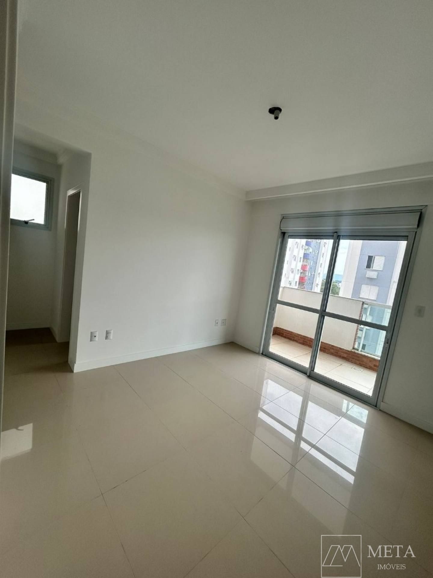 Apartamento com 2 dormitórios (1 suíte) no Centro da Palhoça/SC