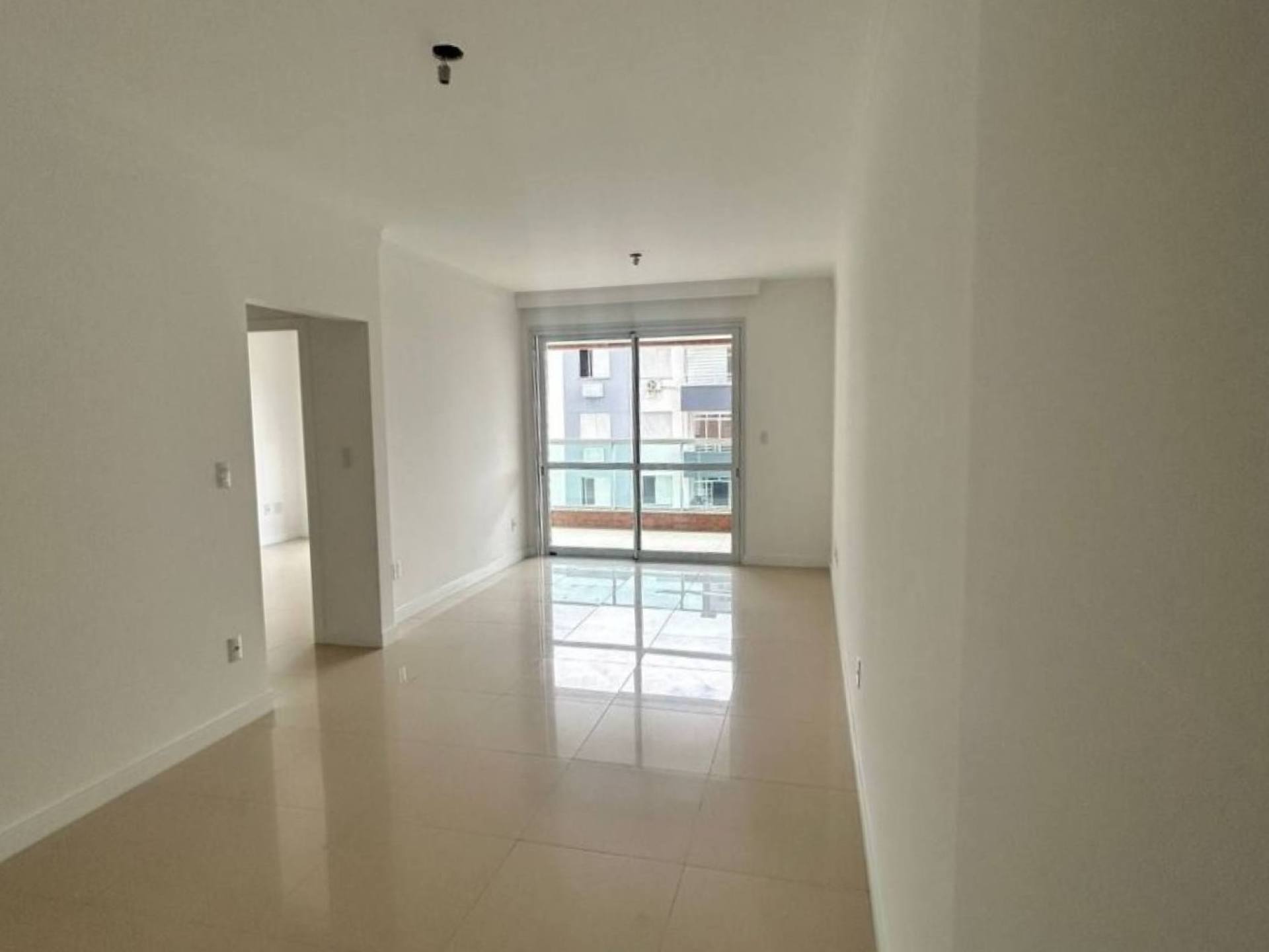 Apartamento com 2 dormitórios (1 suíte) no Centro da Palhoça/SC