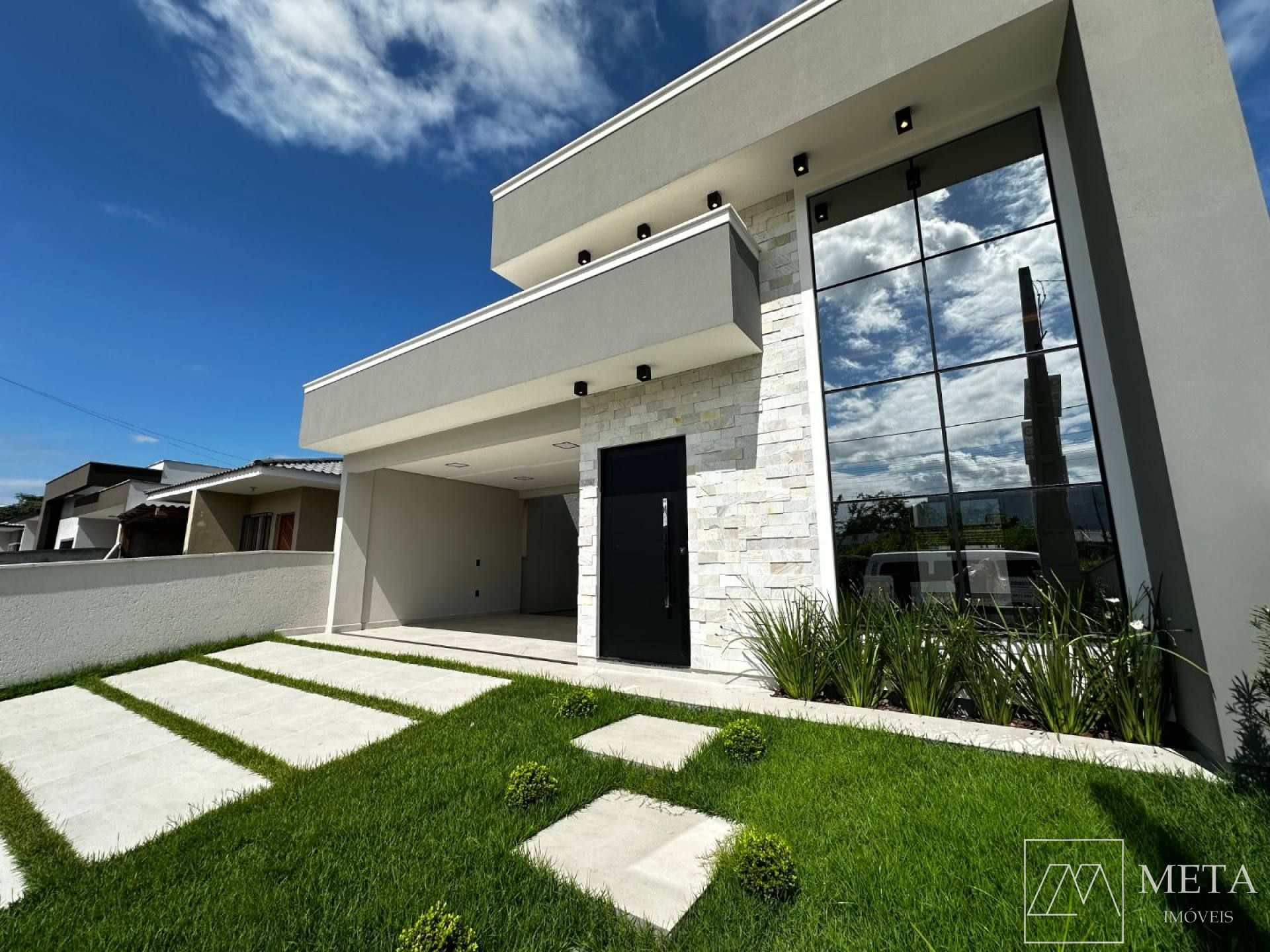 Casa Alto Padrão com 3 dormitórios (1 suíte) em Bela Vista - Palhoça/SC