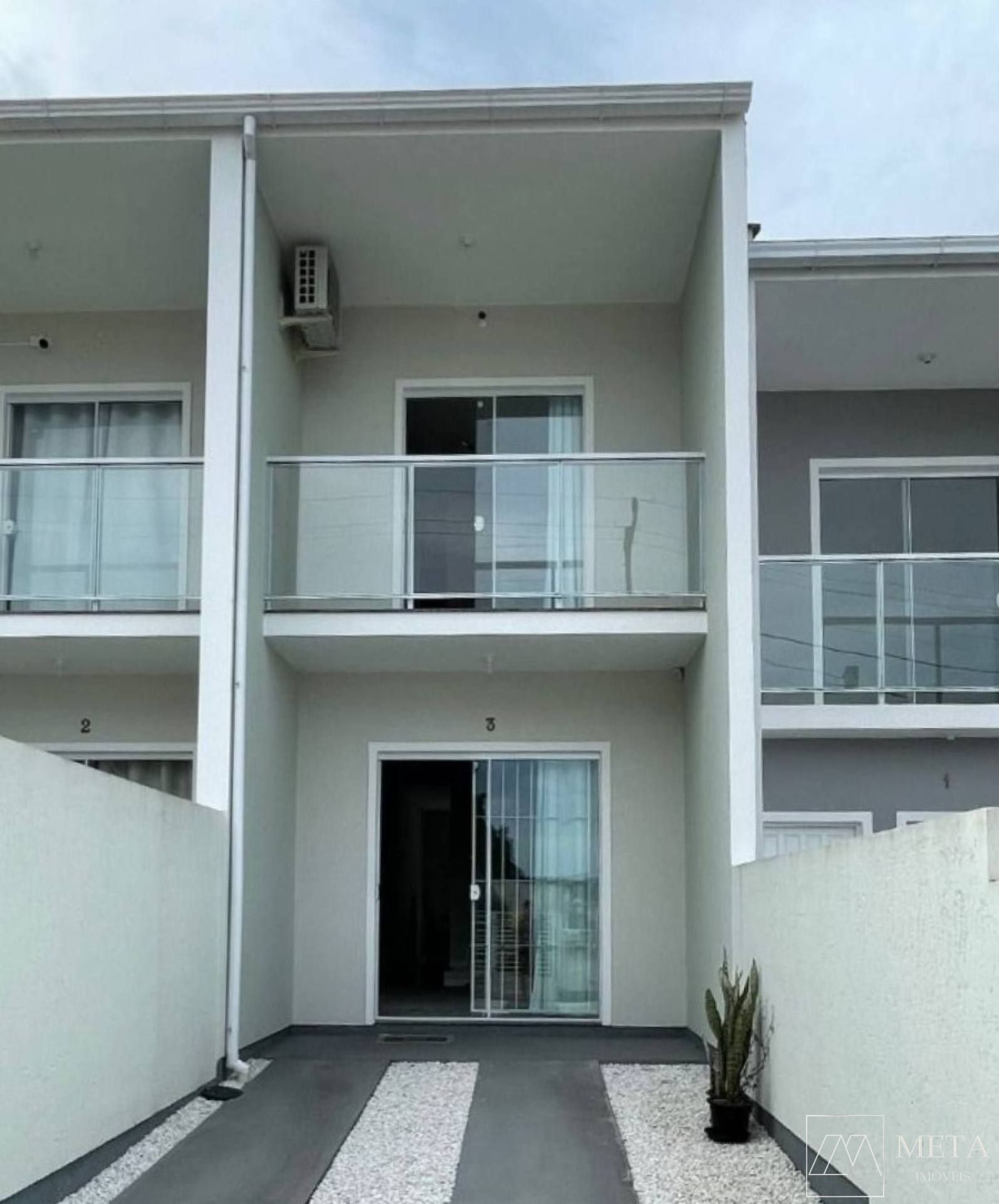 Sobrado de 2 dormitórios em Potecas - São José