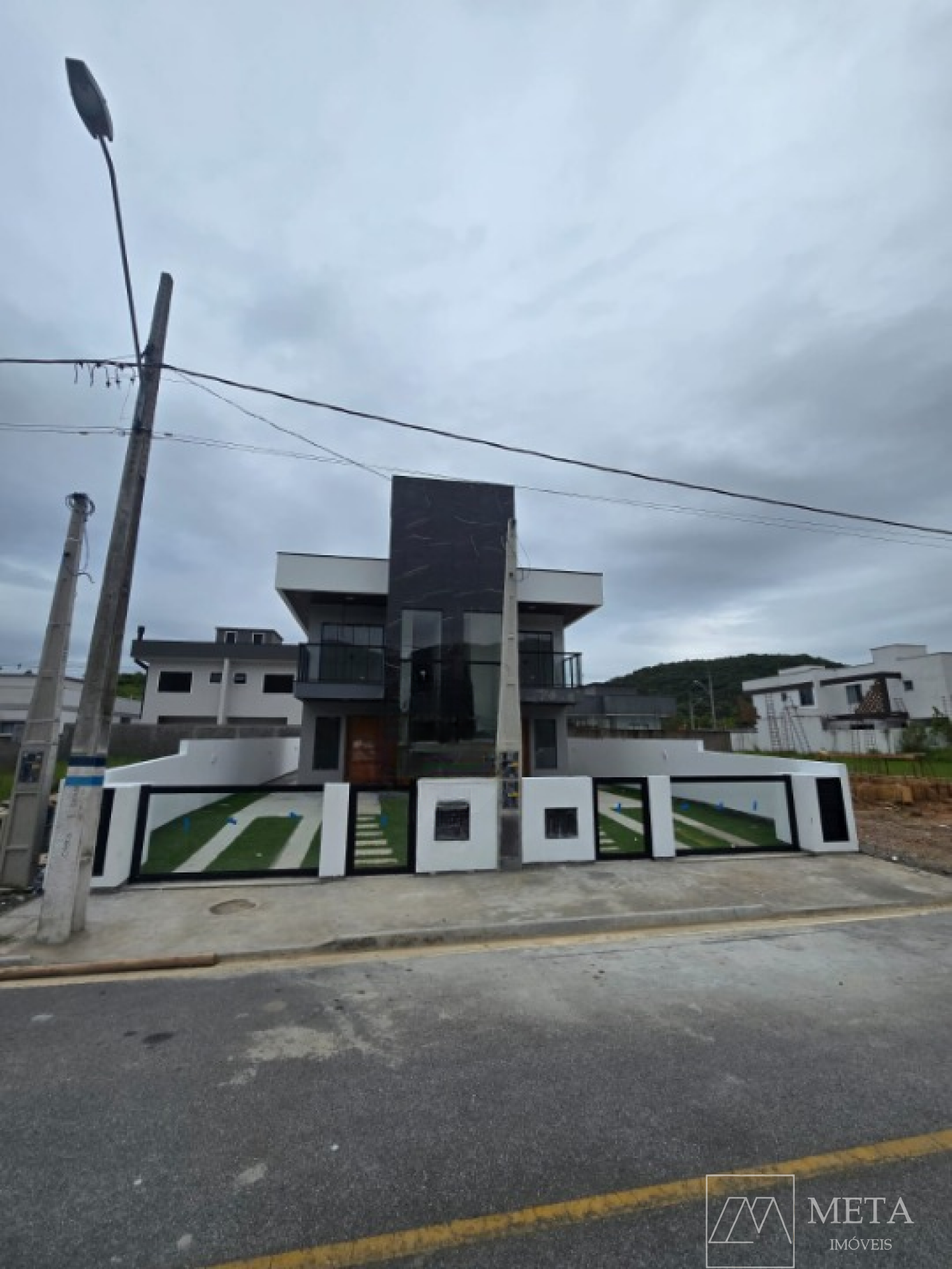 Sobrado no bairro Forquilhas em São José