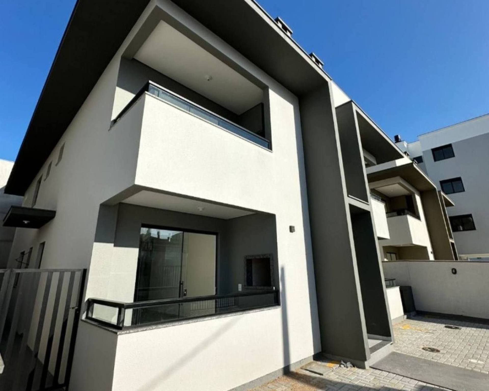 Apartamento de 2 dormitórios com sacada na Nova Palhoça - Palhoça/SC