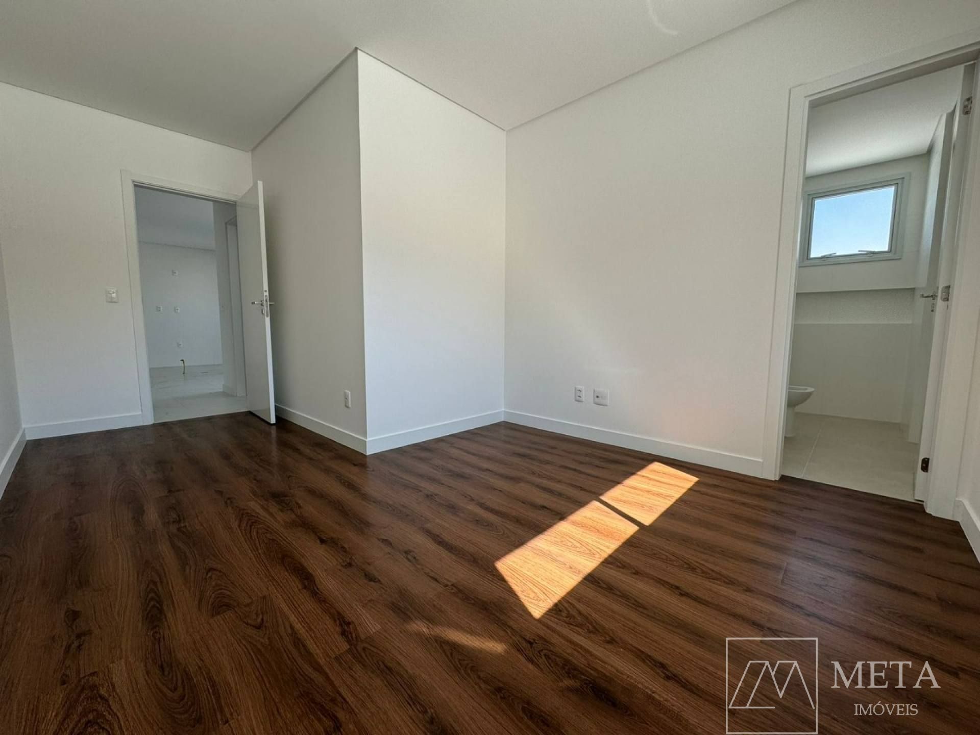 Apartamento com terraço sendo 02 suítes no Estreito - Florianópolis