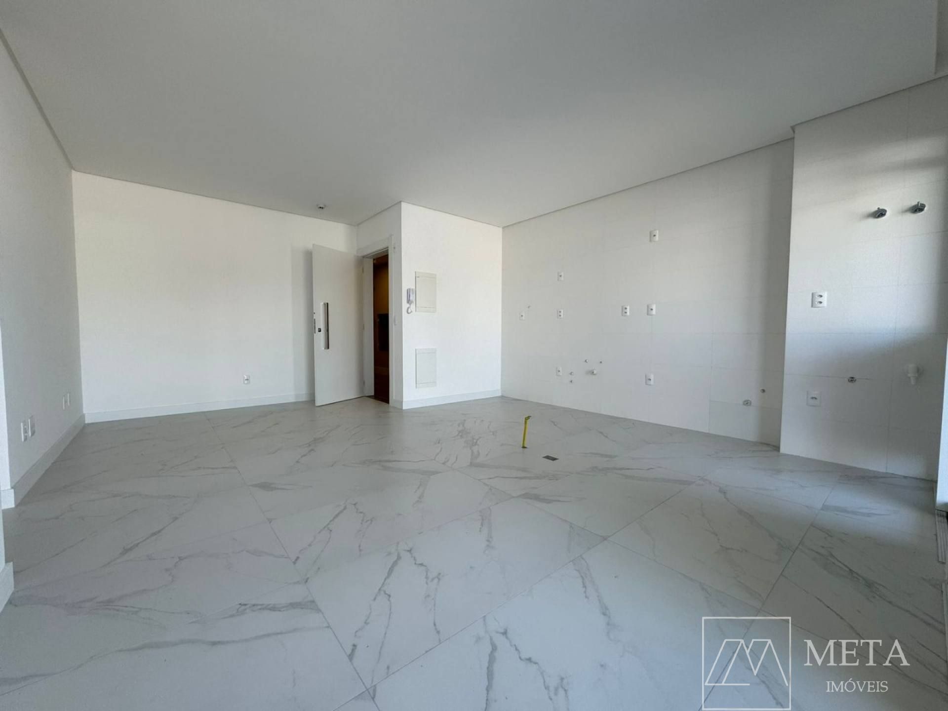 Apartamento com terraço sendo 02 suítes no Estreito - Florianópolis