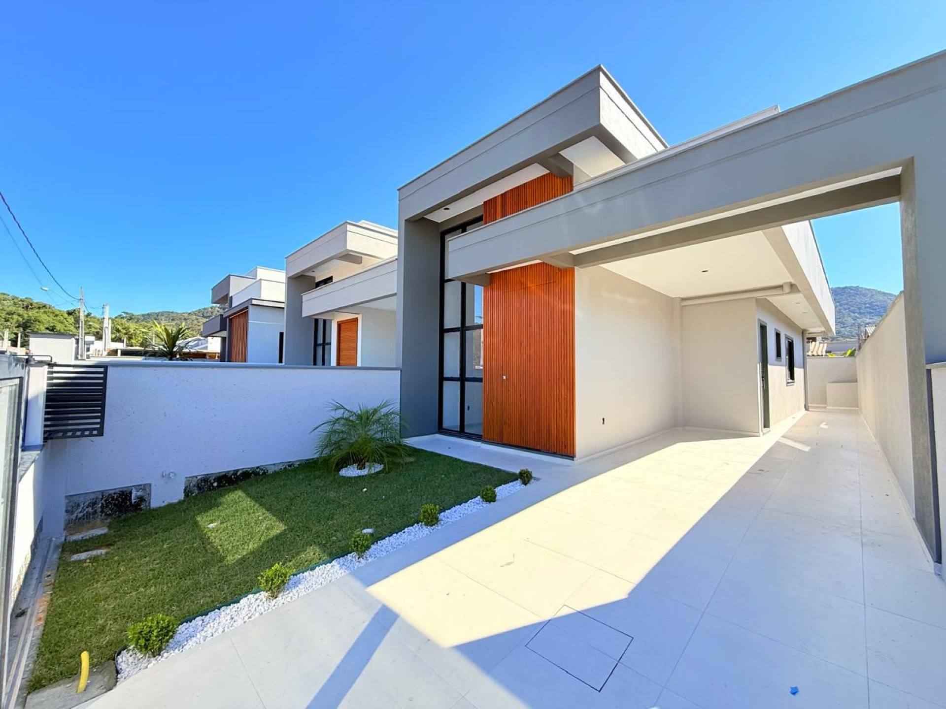 Casa de 2 dormitórios (1 suíte) em Forquilhas - São José/SC
