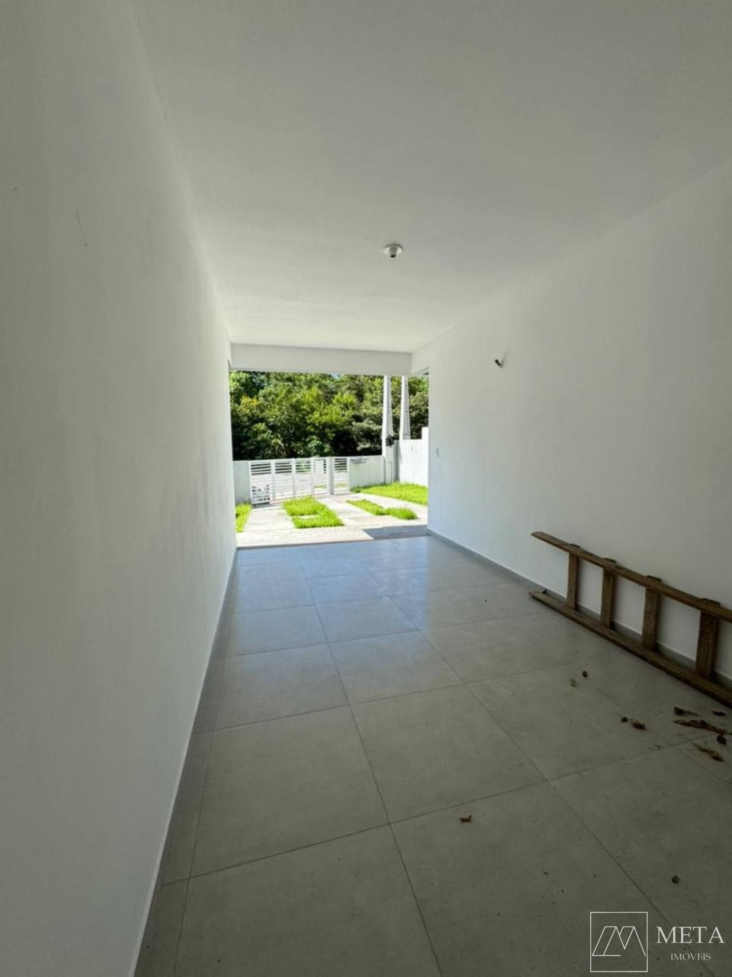 Sobrado de 2 dormitórios (1 suíte) em Potecas - São José/SC