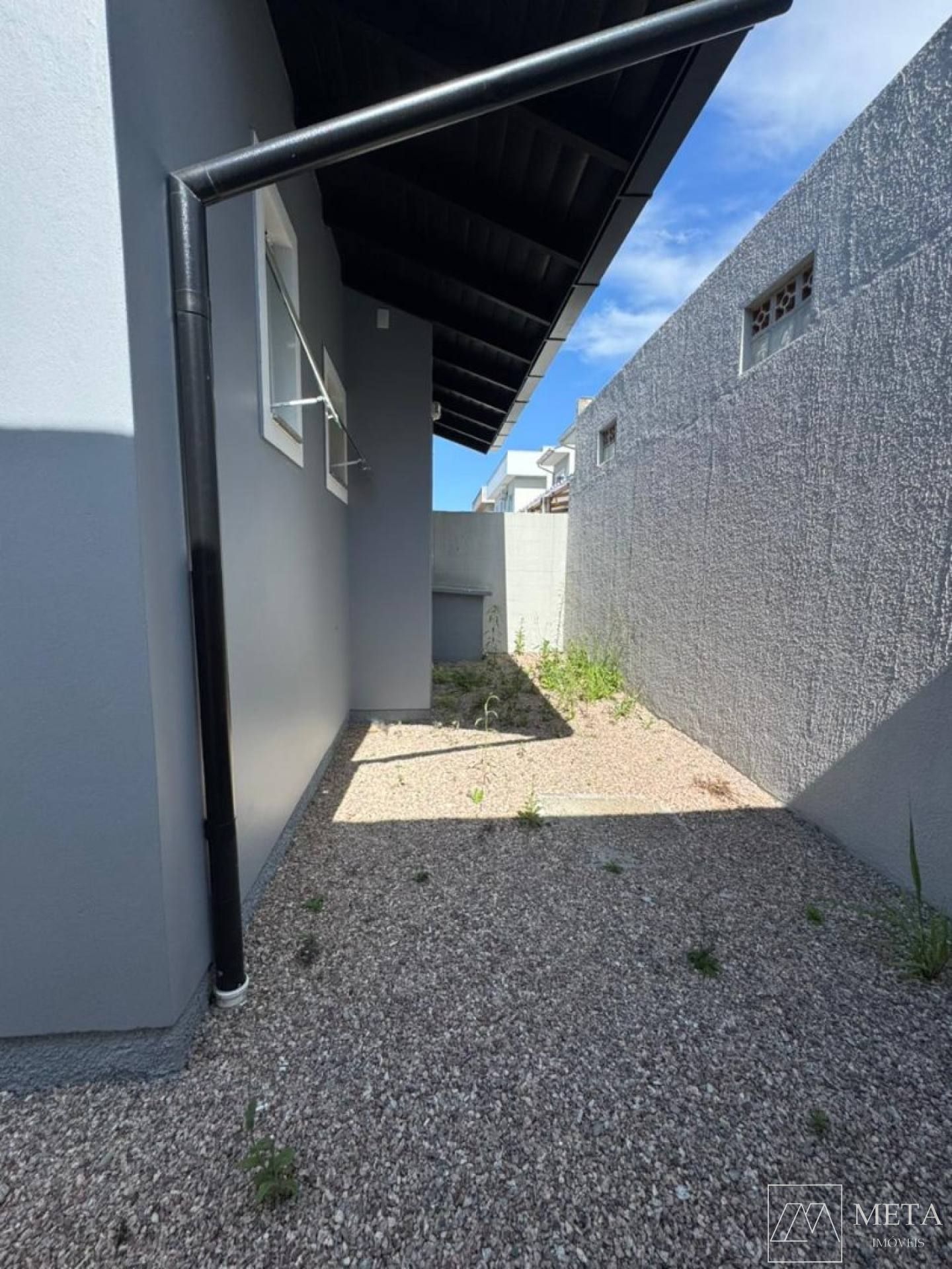 Sobrado de 2 dormitórios (1 suíte) em Potecas - São José/SC