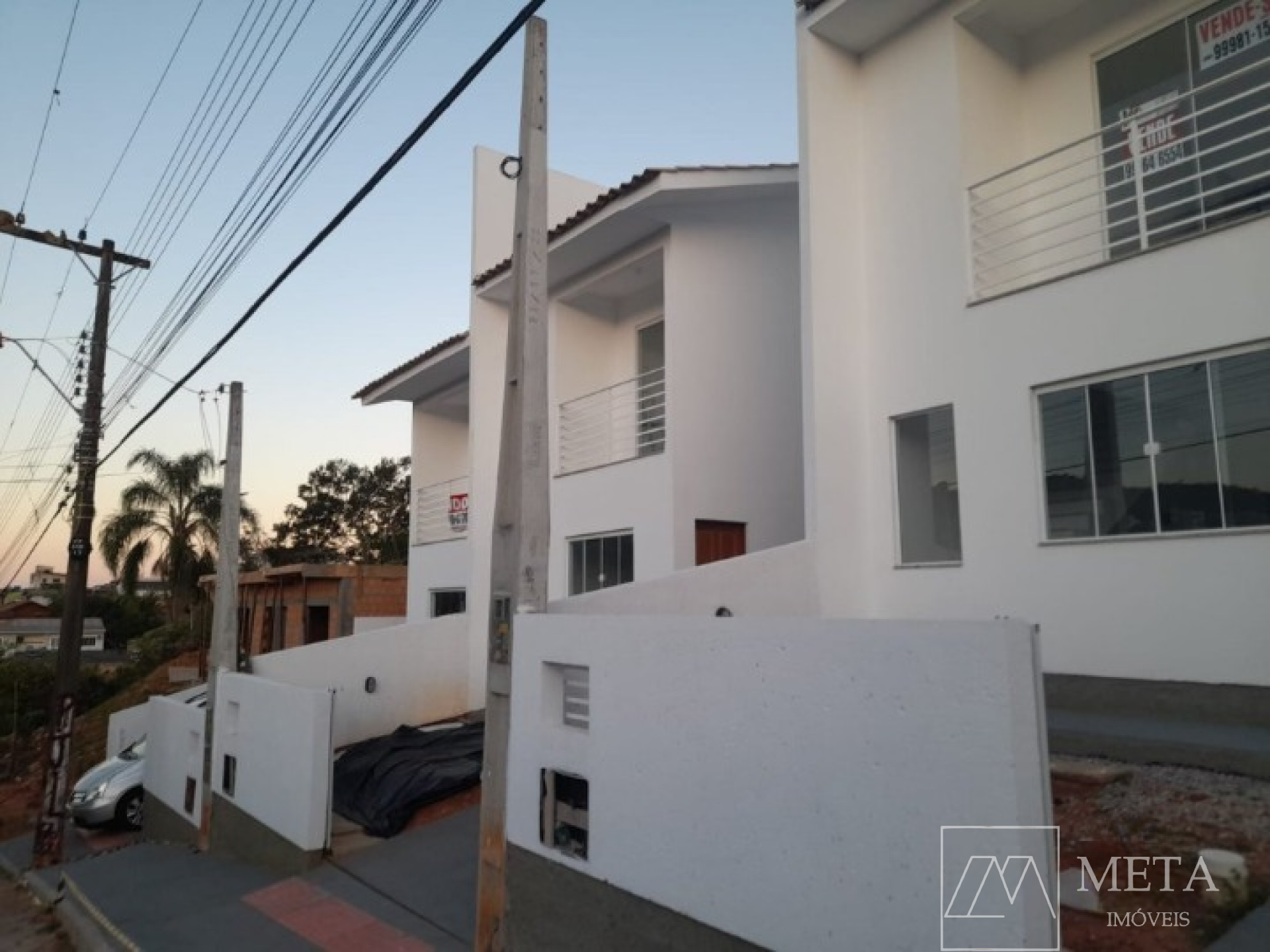 Sobrado de 2 ou 3 dormitórios em Potecas - São José/SC