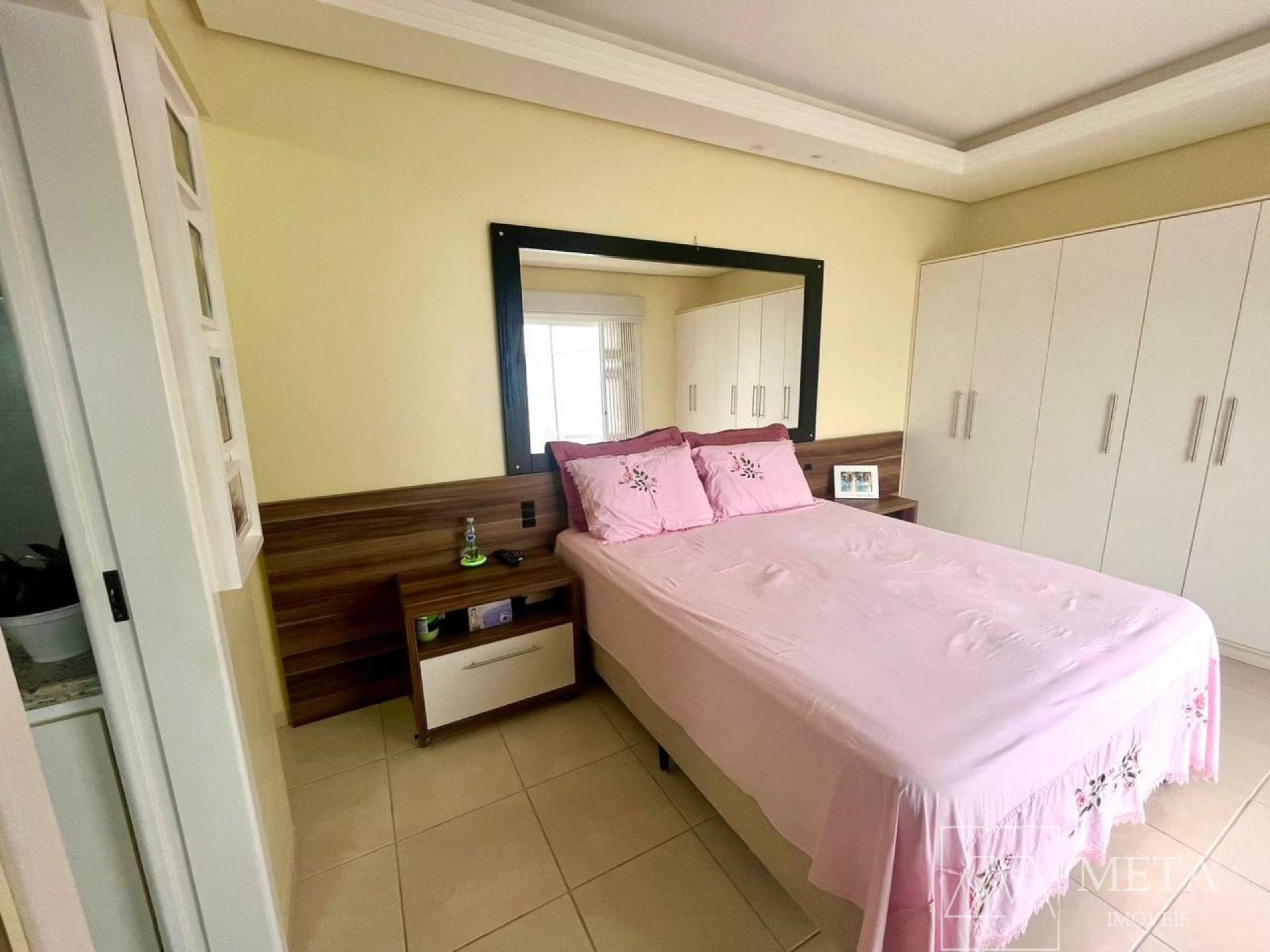 Casa com 3 suítes em frente a praia em Ponta de Baixo - Palhoça/SC