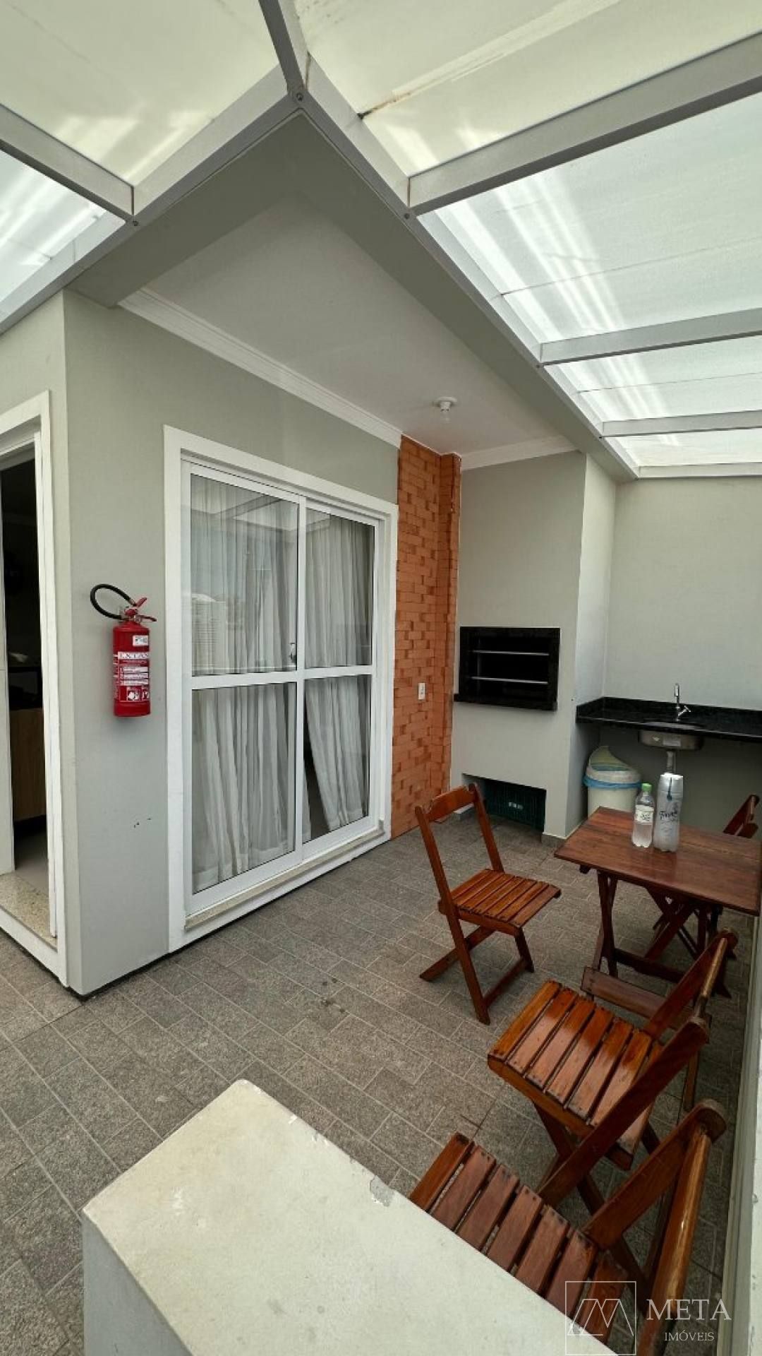 Apartamento mobiliado com 2 dormitórios (1 suíte) na Praia da Pinheira - Palhoça/SC