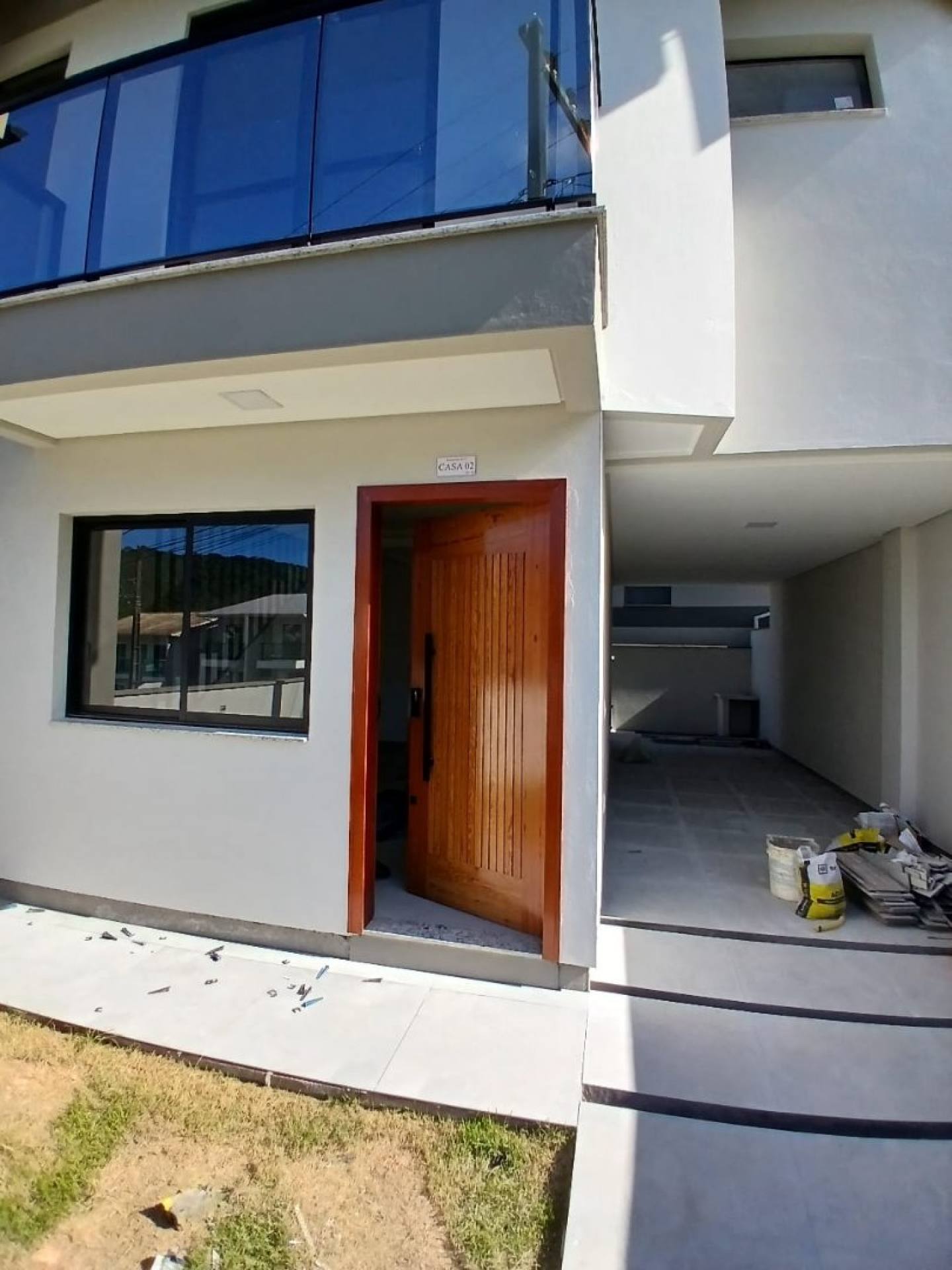 Sobrado com 3 quartos sendo uma suíte em Potecas - São José - SC