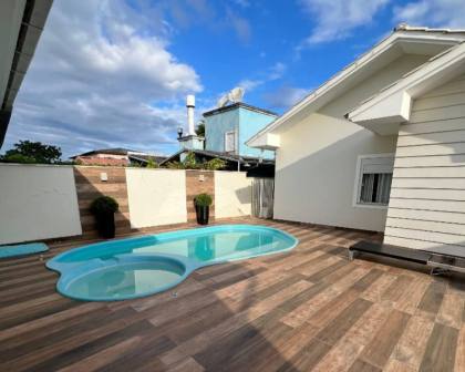 Casa de 3 dormitórios em Carianos - Florianópolis/SC