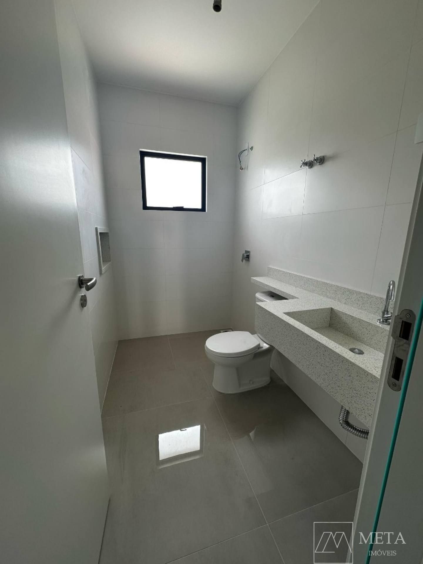 Sobrado de 3 dormitórios (1 suíte) na Serraria - São José/SC