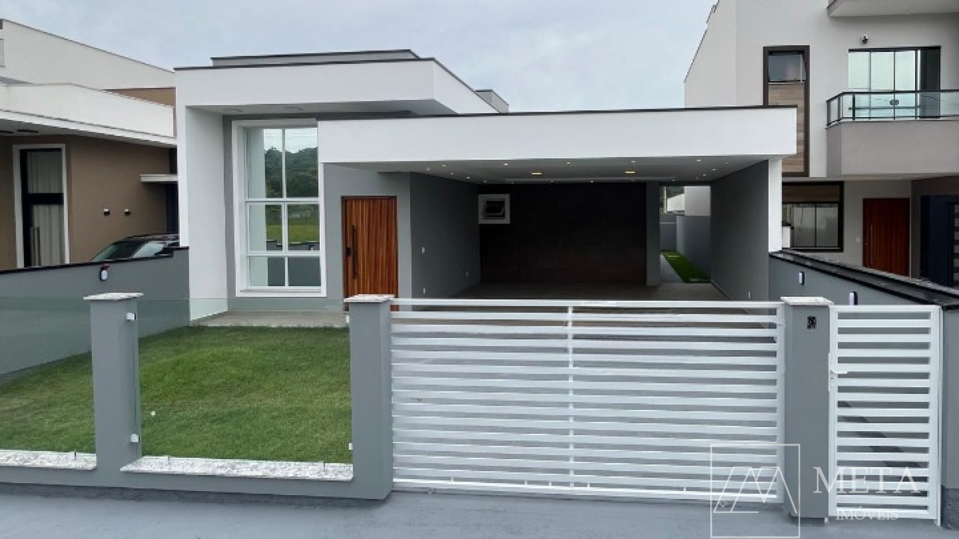 Casa de 3 dormitórios (1 suíte) em Forquilhas - São José/SC