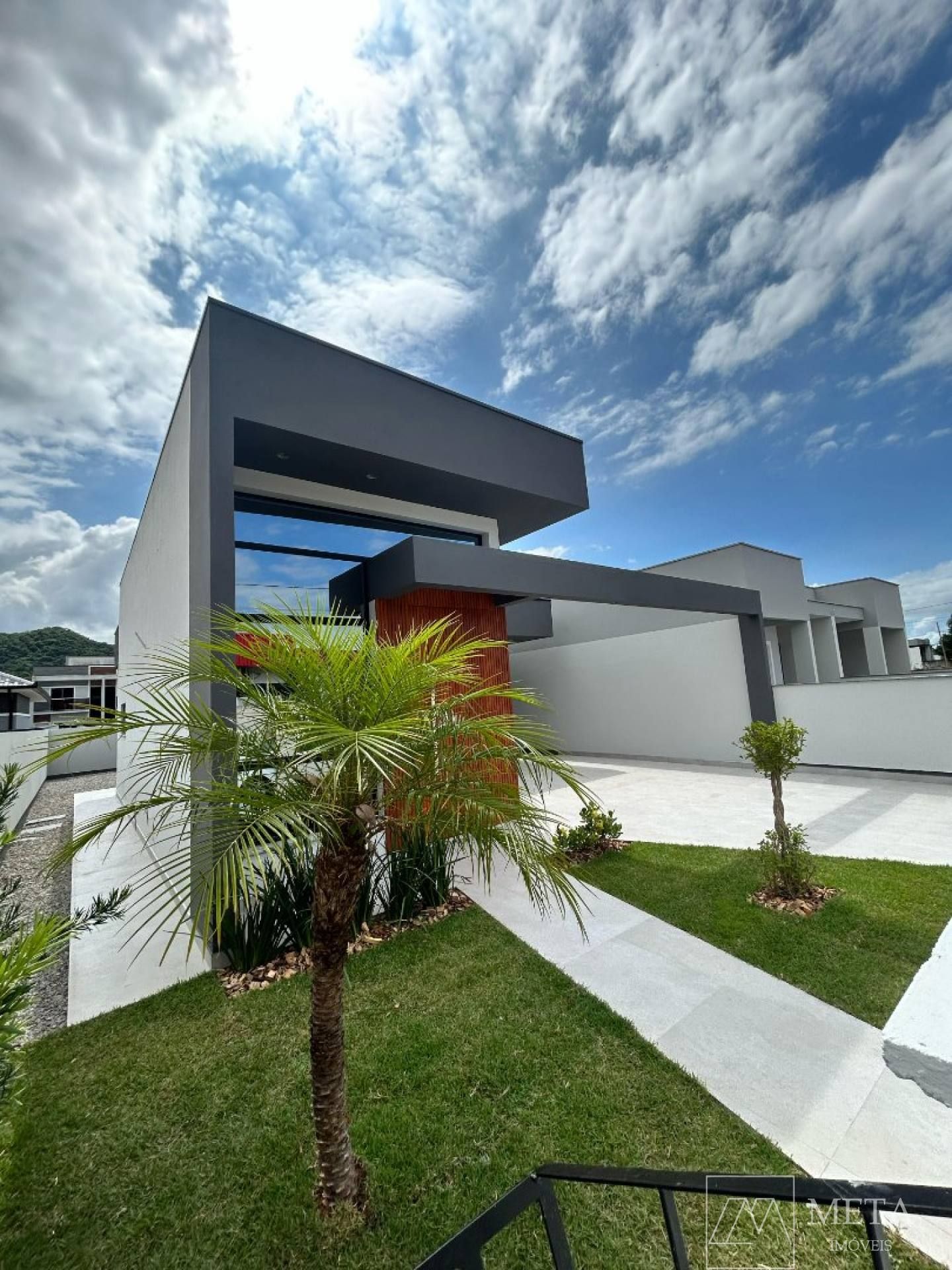 Casa com 2 dormitórios (1 Suíte) em Forquilhas - São José/SC