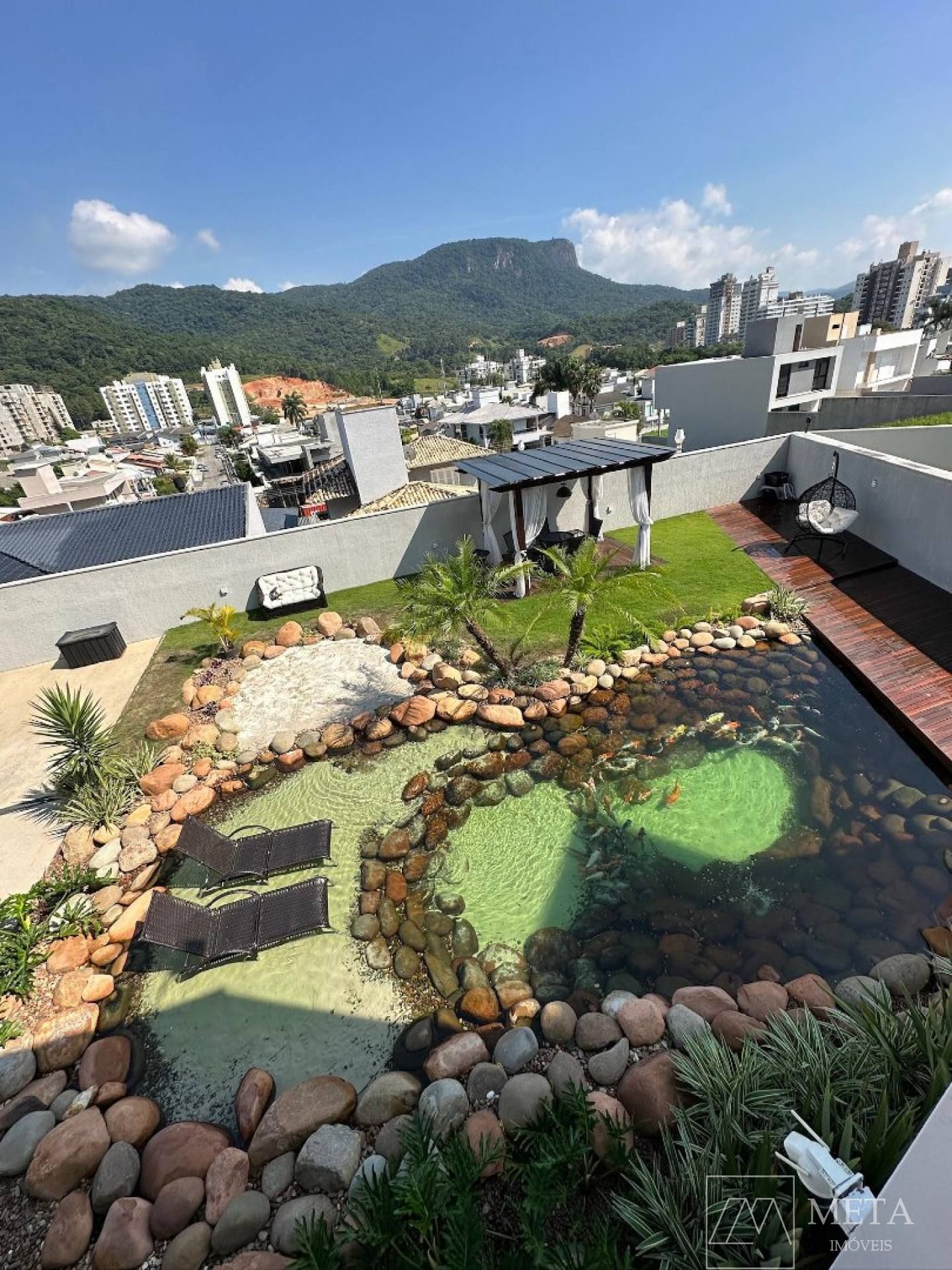Casa mobiliada no bairro Pedra Branca em Palhoça!