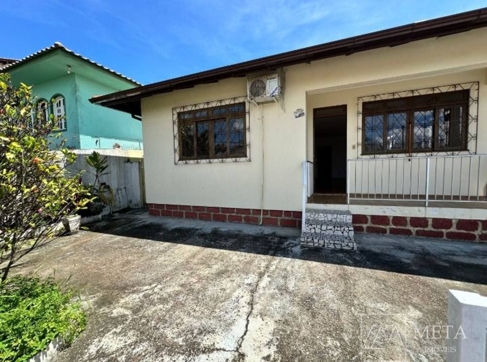 Casa de 3 dormitórios (1 suíte) no Abraão - Florianópolis/SC