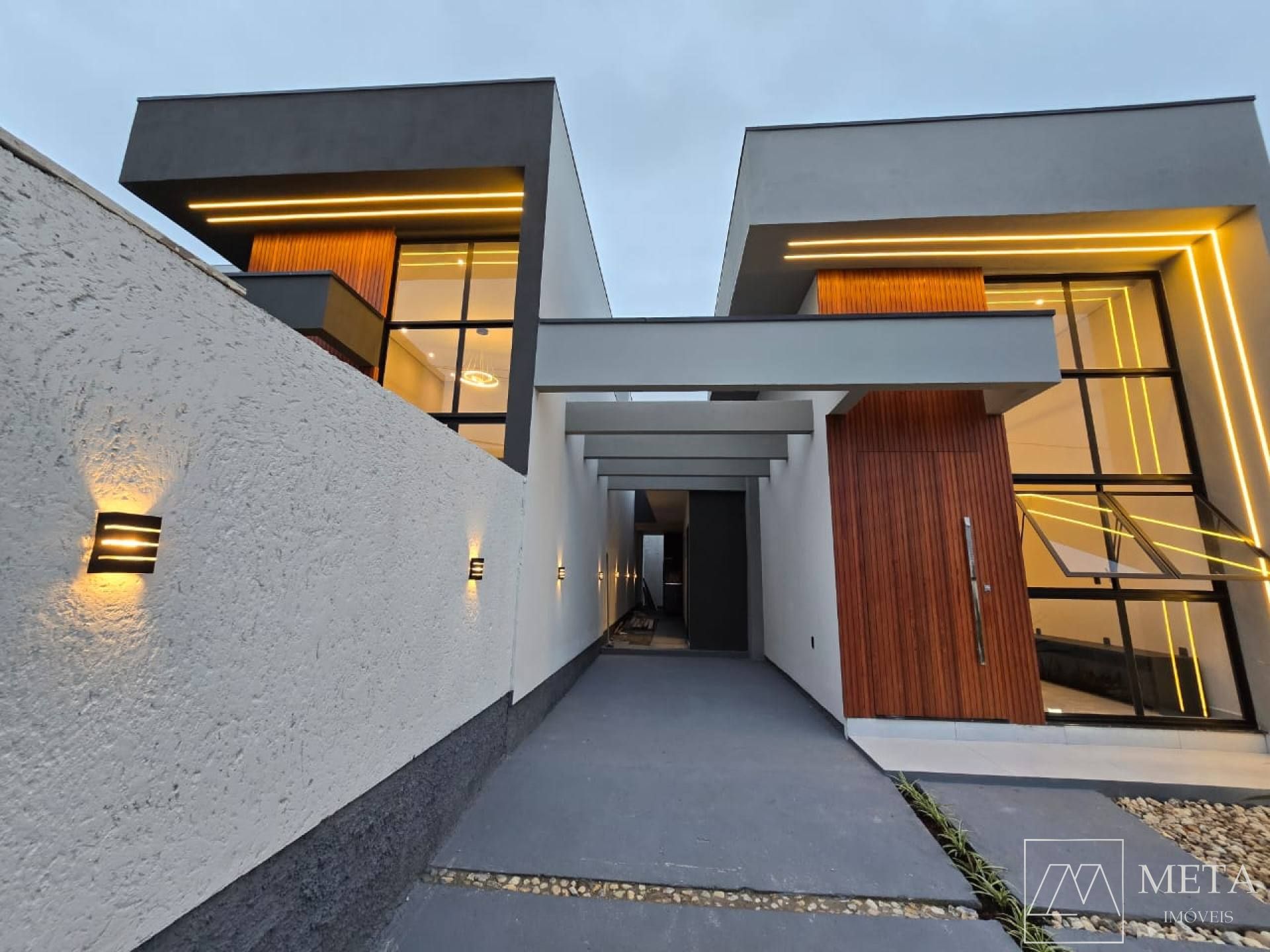 Casa com 2 dormitórios ( 1 suíte) em Potecas - São José/SC