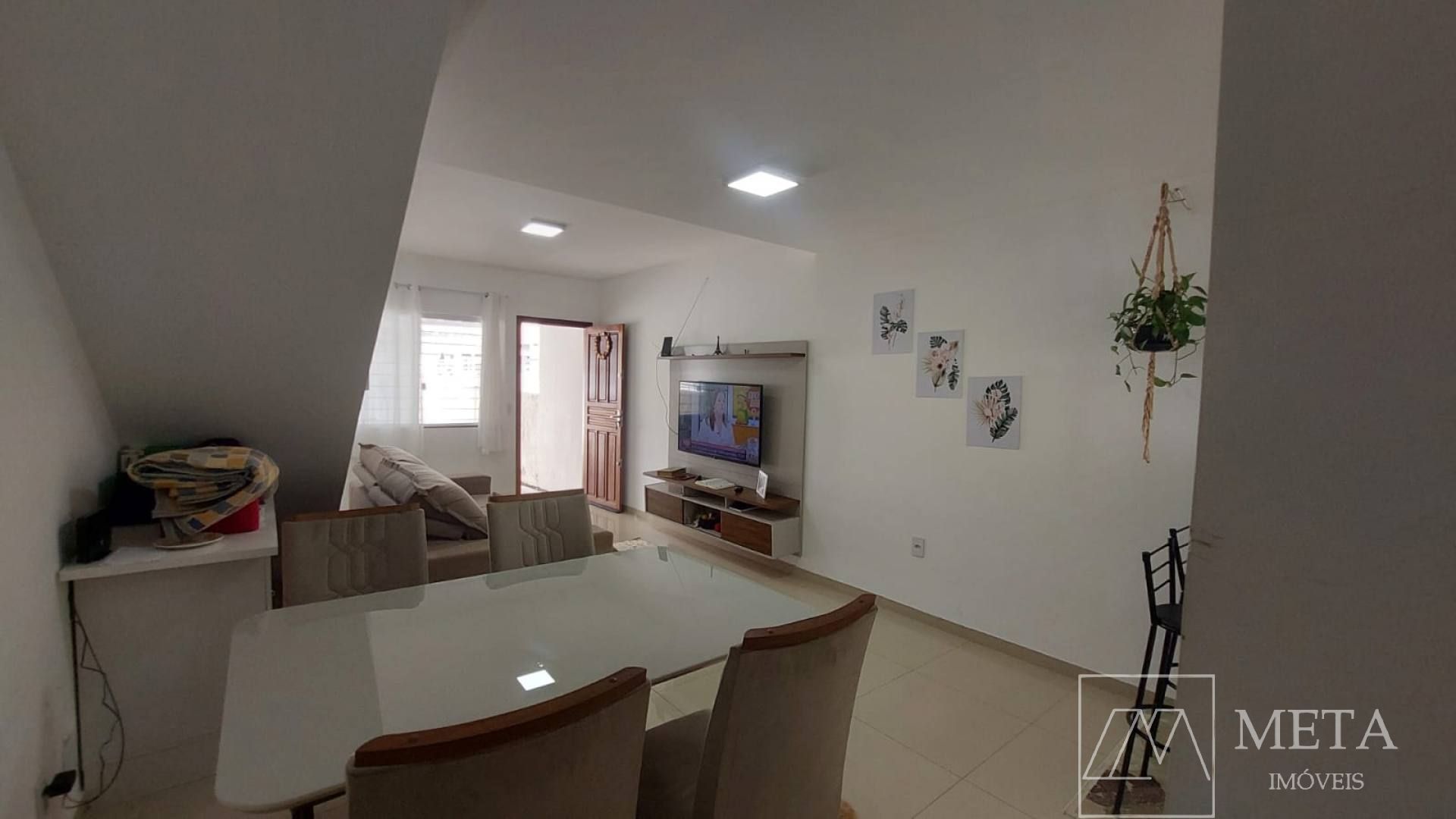 Sobrado de 2 dormitórios no Sertão do Maruim - São José/SC