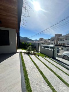 Casa de 3 dormitórios em Bela Vista - Palhoça/SC