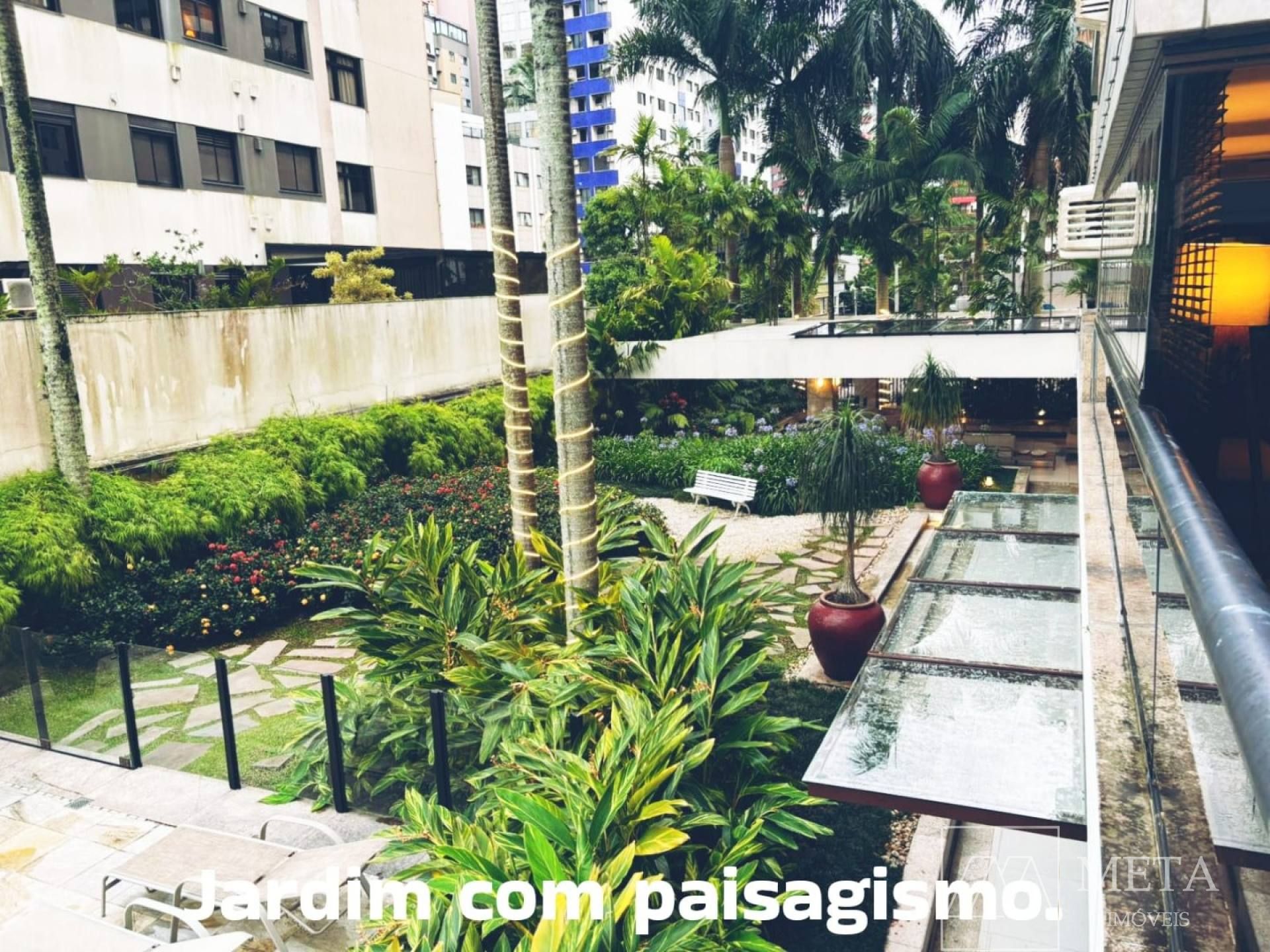 Apartamento de 4 dormitórios, com 2 suítes no Centro Florianópolis/SC