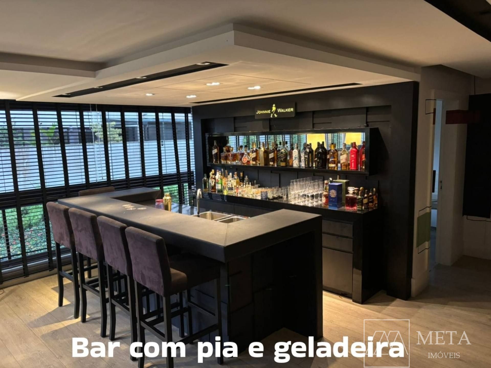 Apartamento de 4 dormitórios, com 2 suítes no Centro Florianópolis/SC