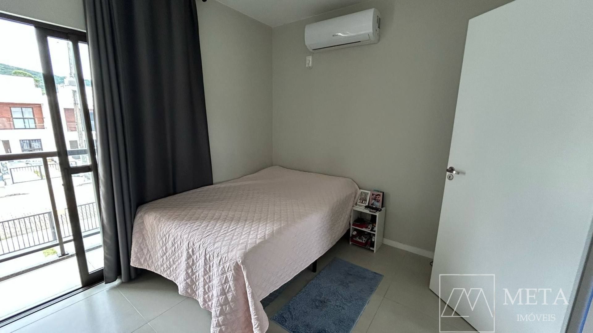 Sobrado de 2 dormitórios no Sertão do Maruim - São José/SC