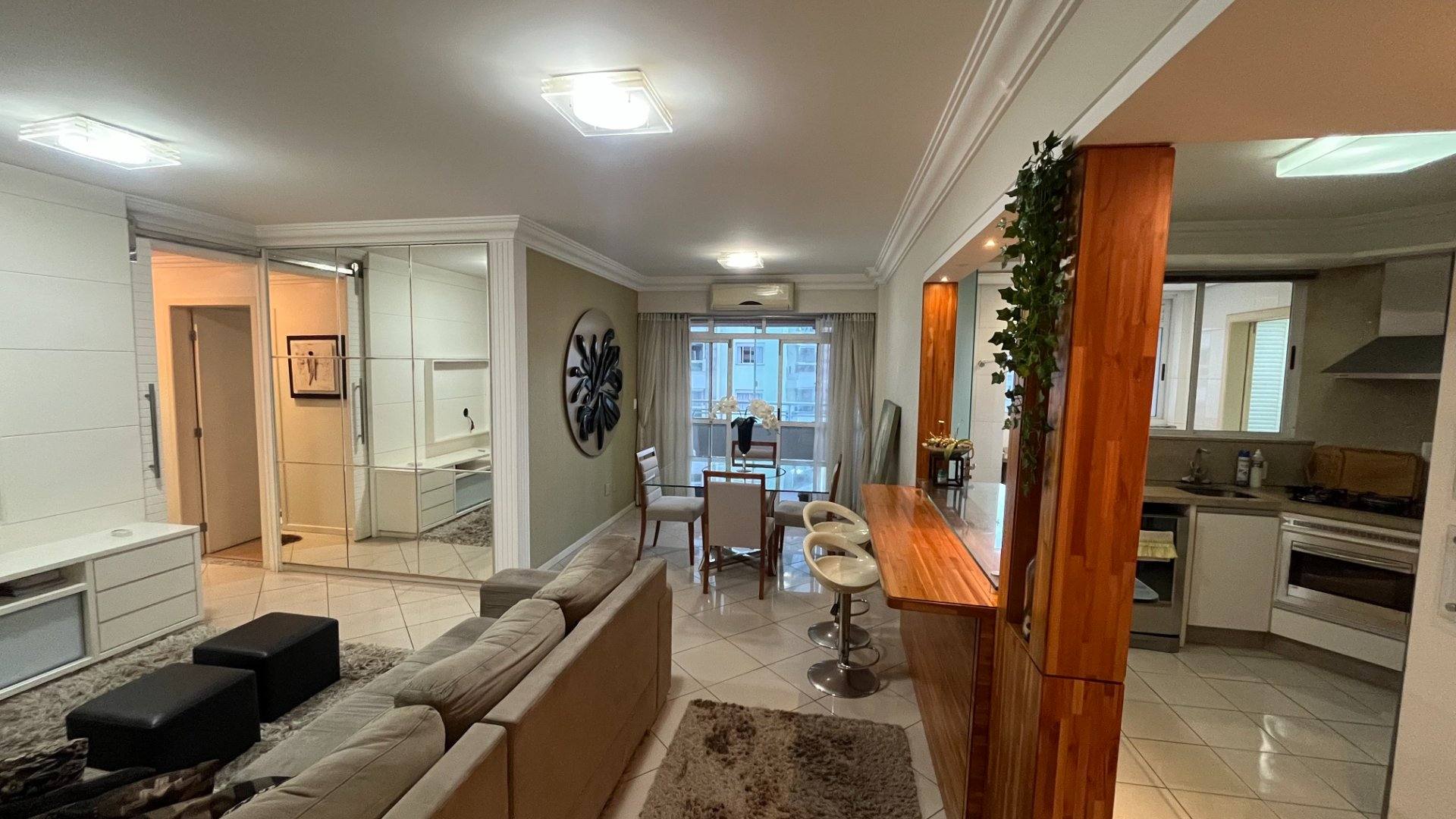 Apartamento com 3 dormitórios (2 suiets) + Lavabo em Campinas - São José /SC