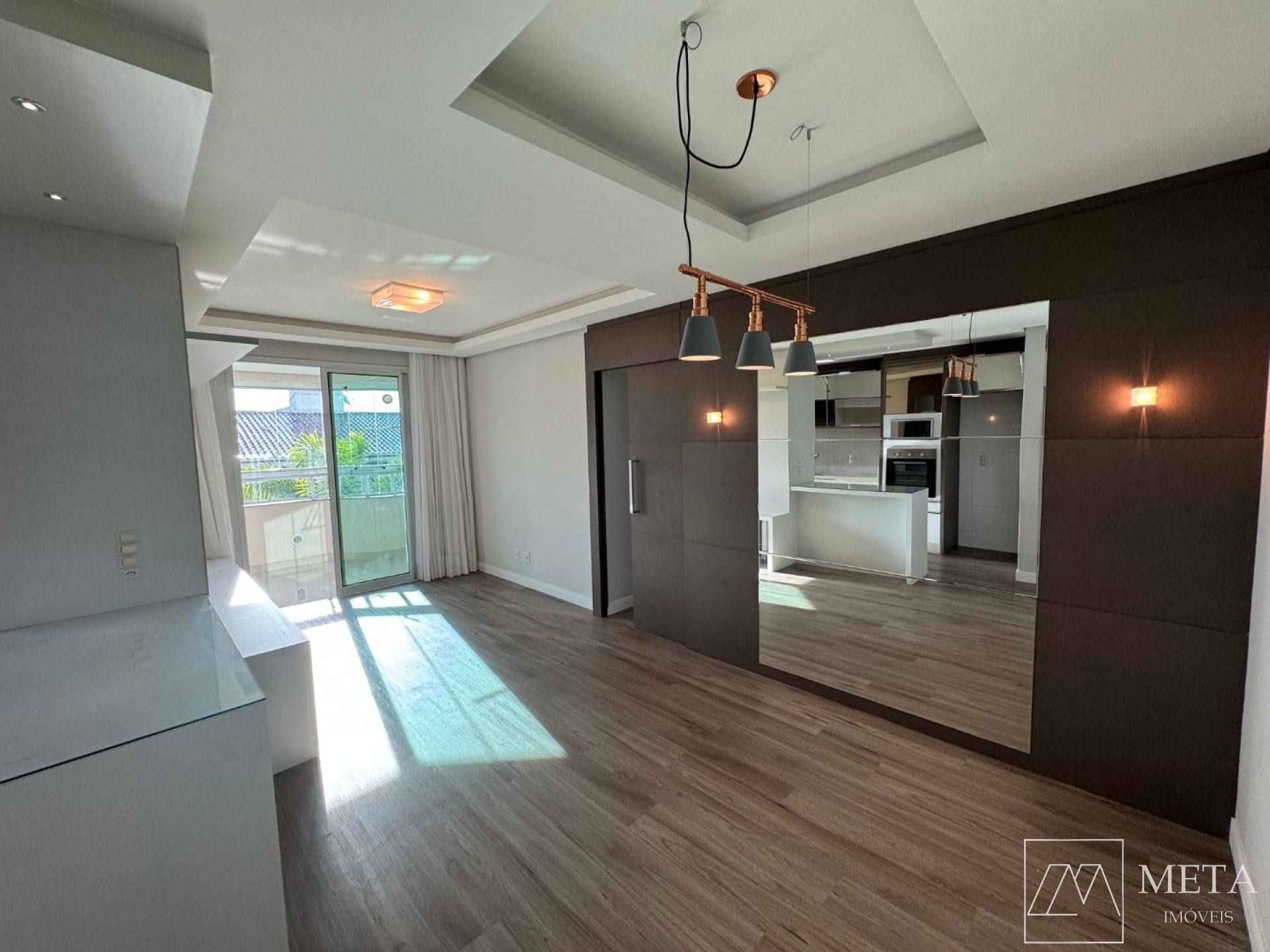 Apartamento de 3 dormitórios (1 suíte) em Barreiros - São José/SC