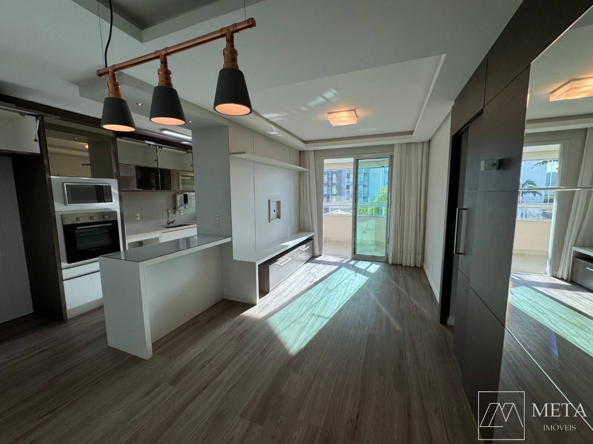 Apartamento de 3 dormitórios (1 suíte) em Barreiros - São José/SC