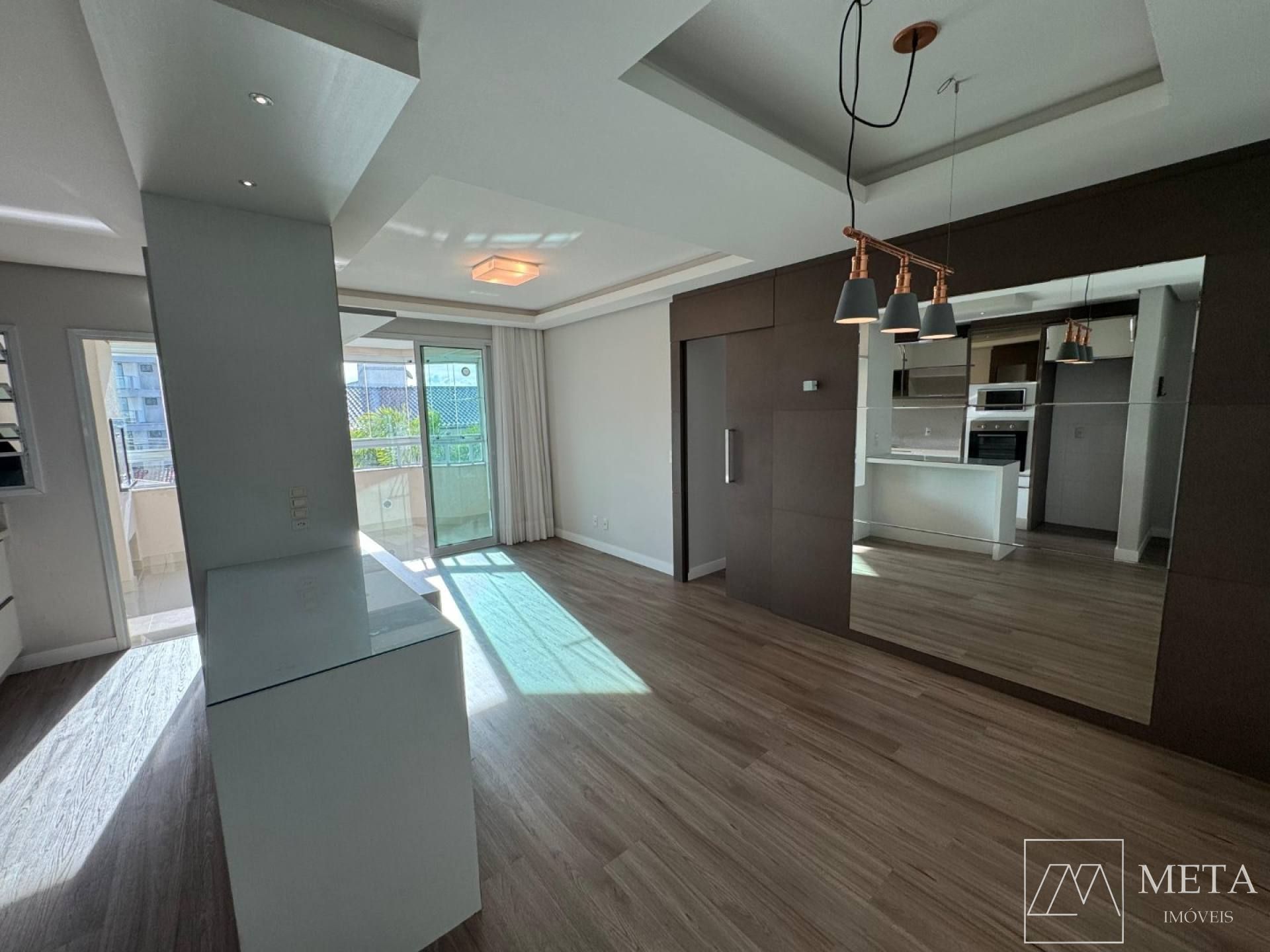 Apartamento de 3 dormitórios (1 suíte) em Barreiros - São José/SC