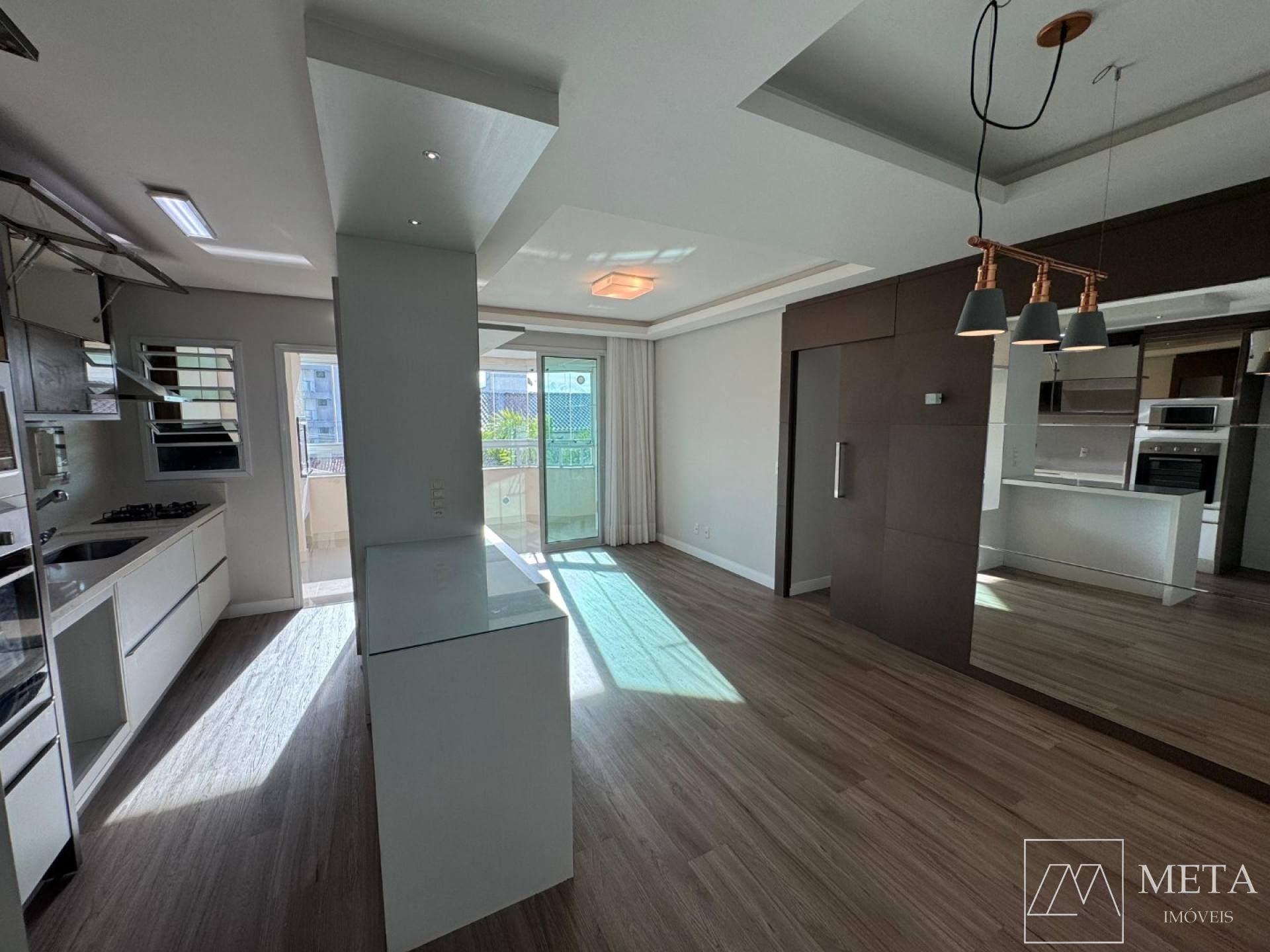 Apartamento de 3 dormitórios (1 suíte) em Barreiros - São José/SC