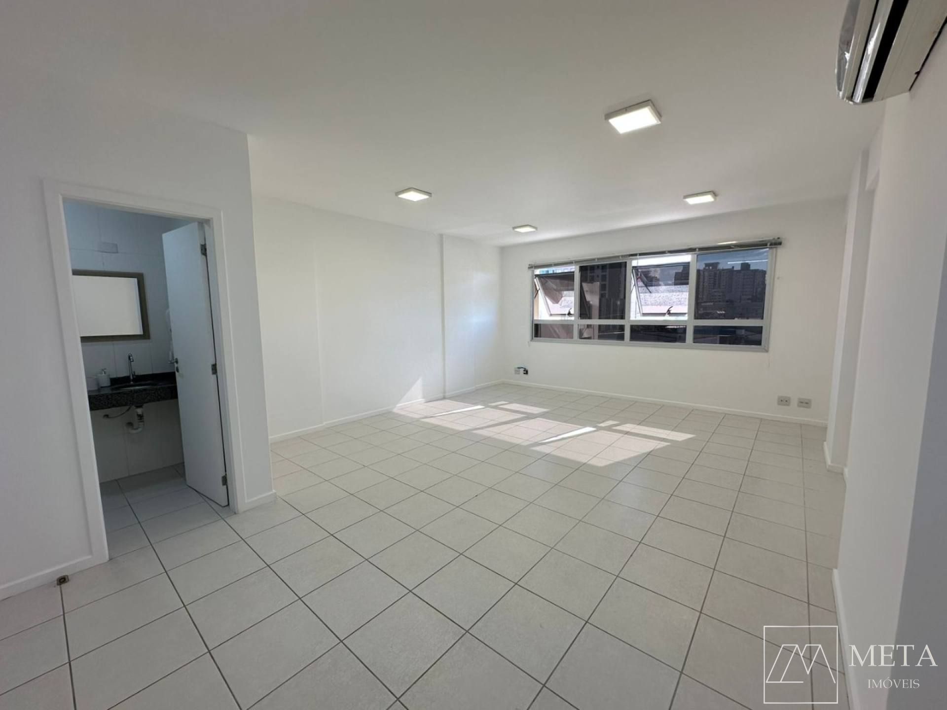 Sala Comercial com 38m² no Estreito - Florianópolis/SC