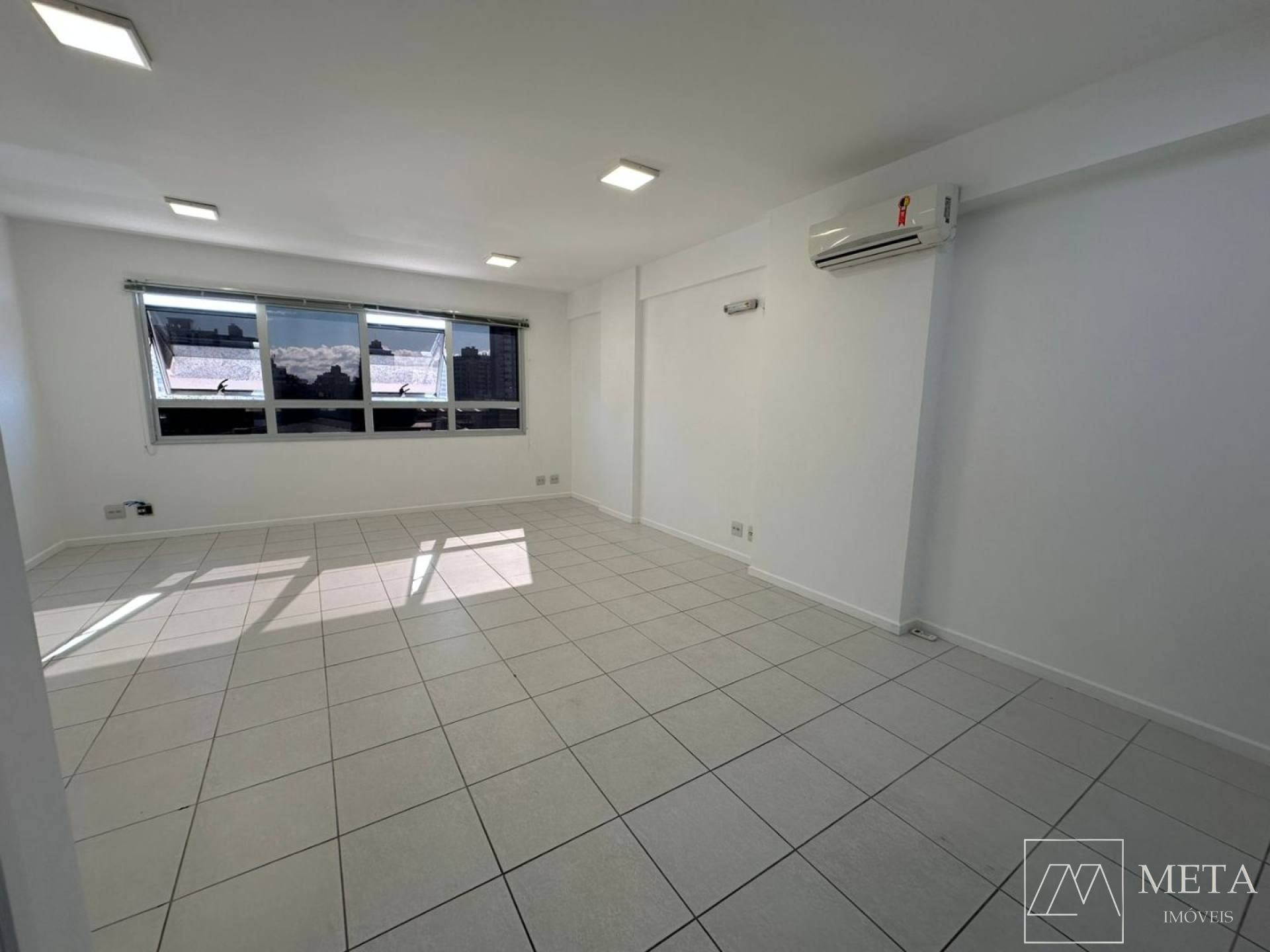 Sala Comercial com 38m² no Estreito - Florianópolis/SC