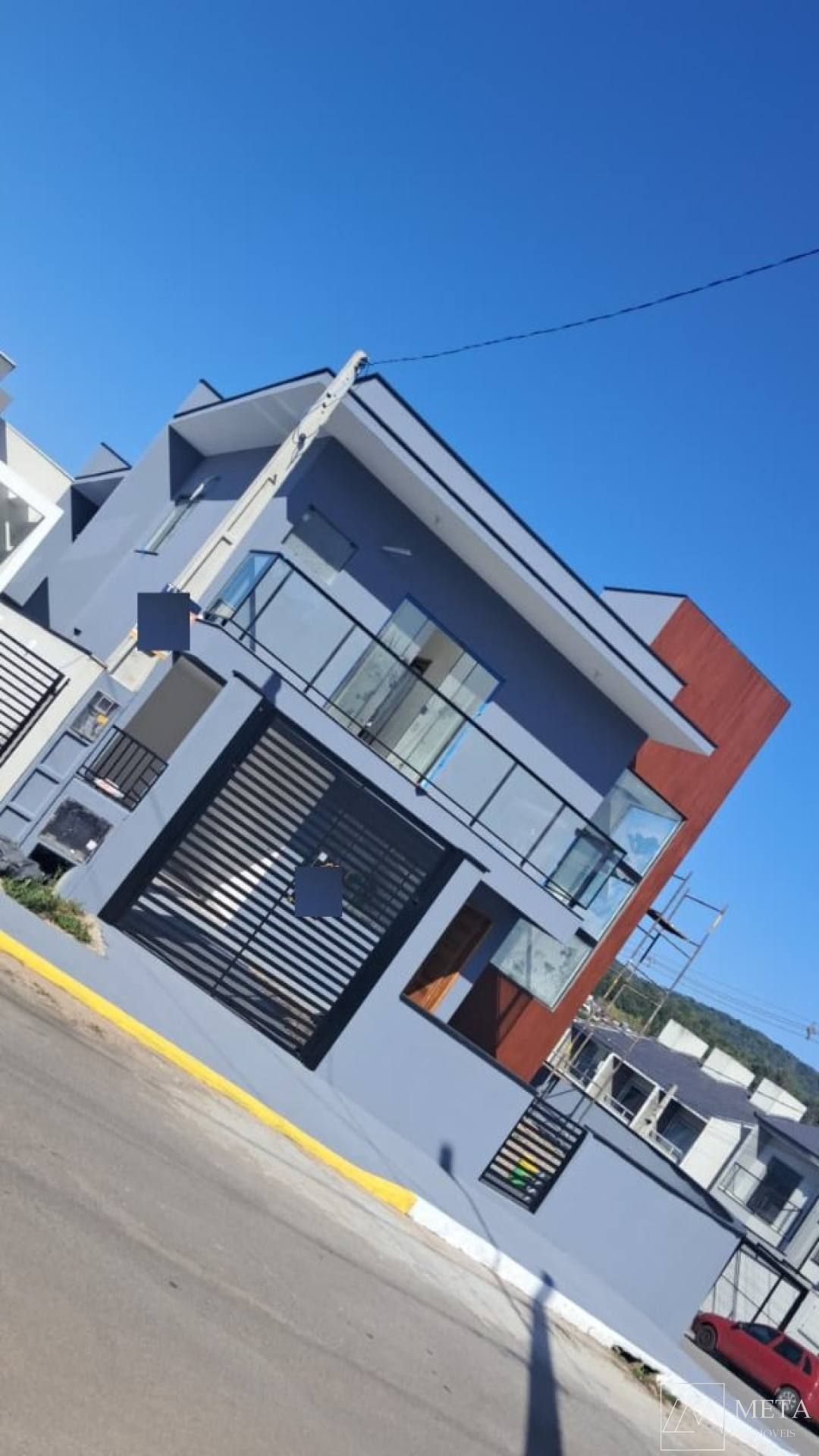 Casa com 3 Dormitórios (1 Suíte) em Potecas - São José/SC