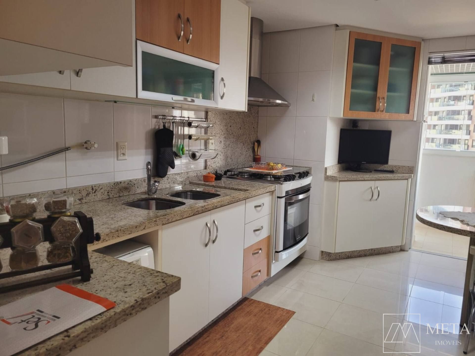 Apartamento de 4 dormitórios (1 suítes) + LAVABO no Kobrasol - São José/SC